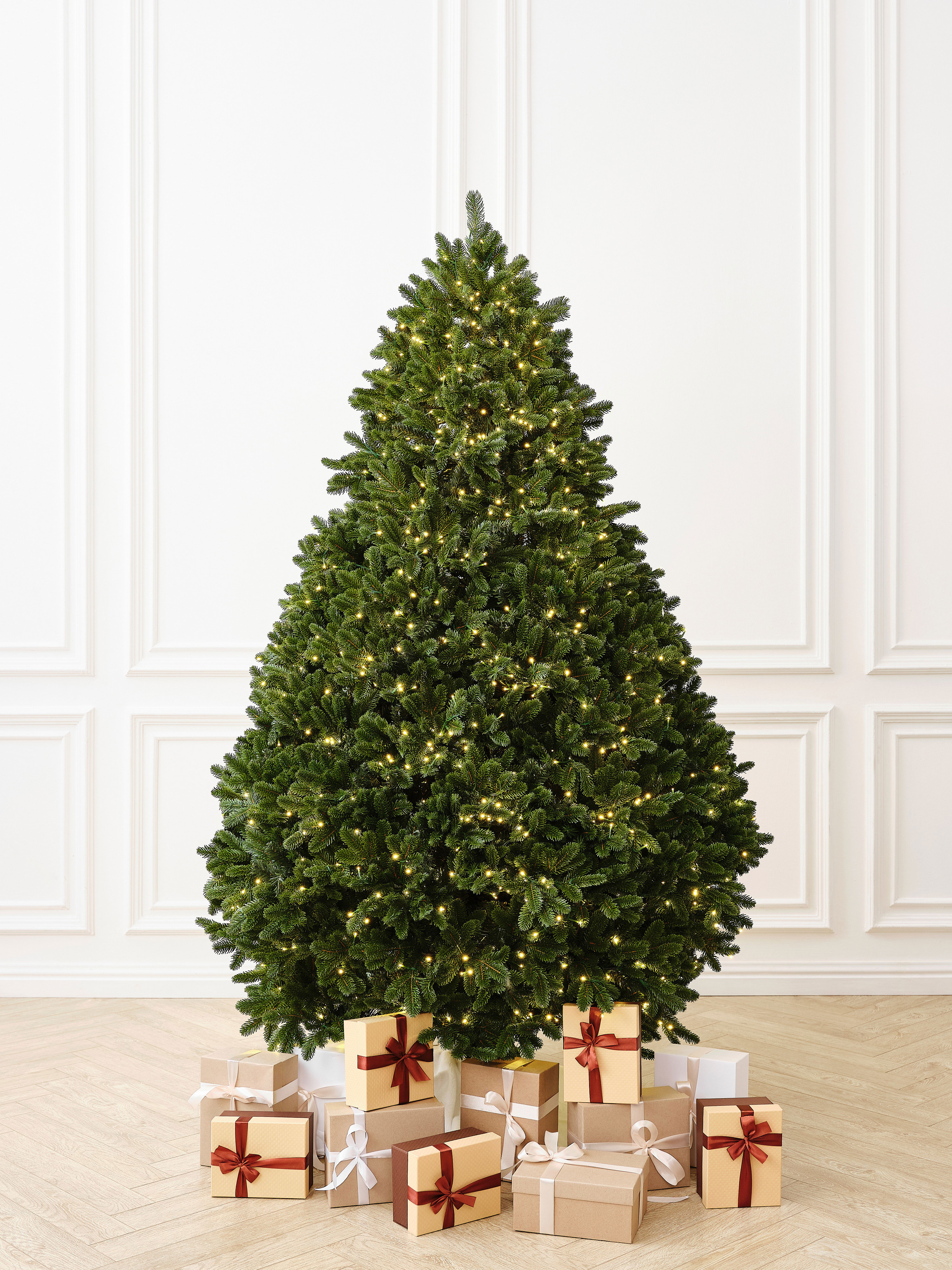 Изображение товара Ель новогодняя искусственная Binoshe Grand Majesty 3500 LED с подсветкой 210 см