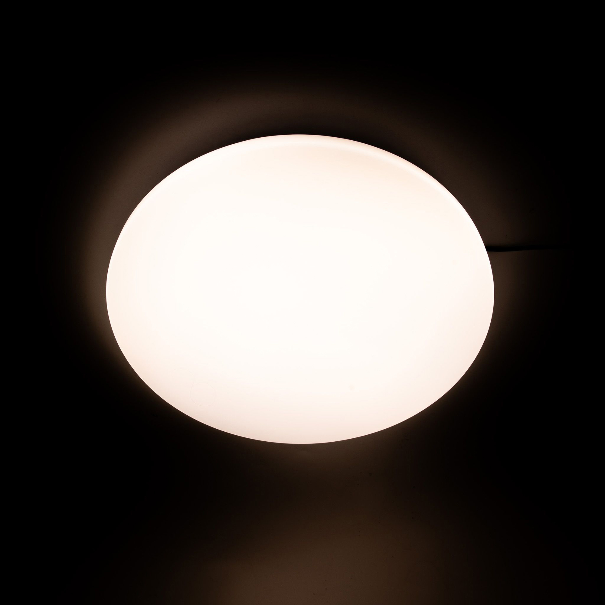 Изображение товара Настенно-потолочный светильник Ultraflash LBS-8020 120 Вт регулируемый RGB