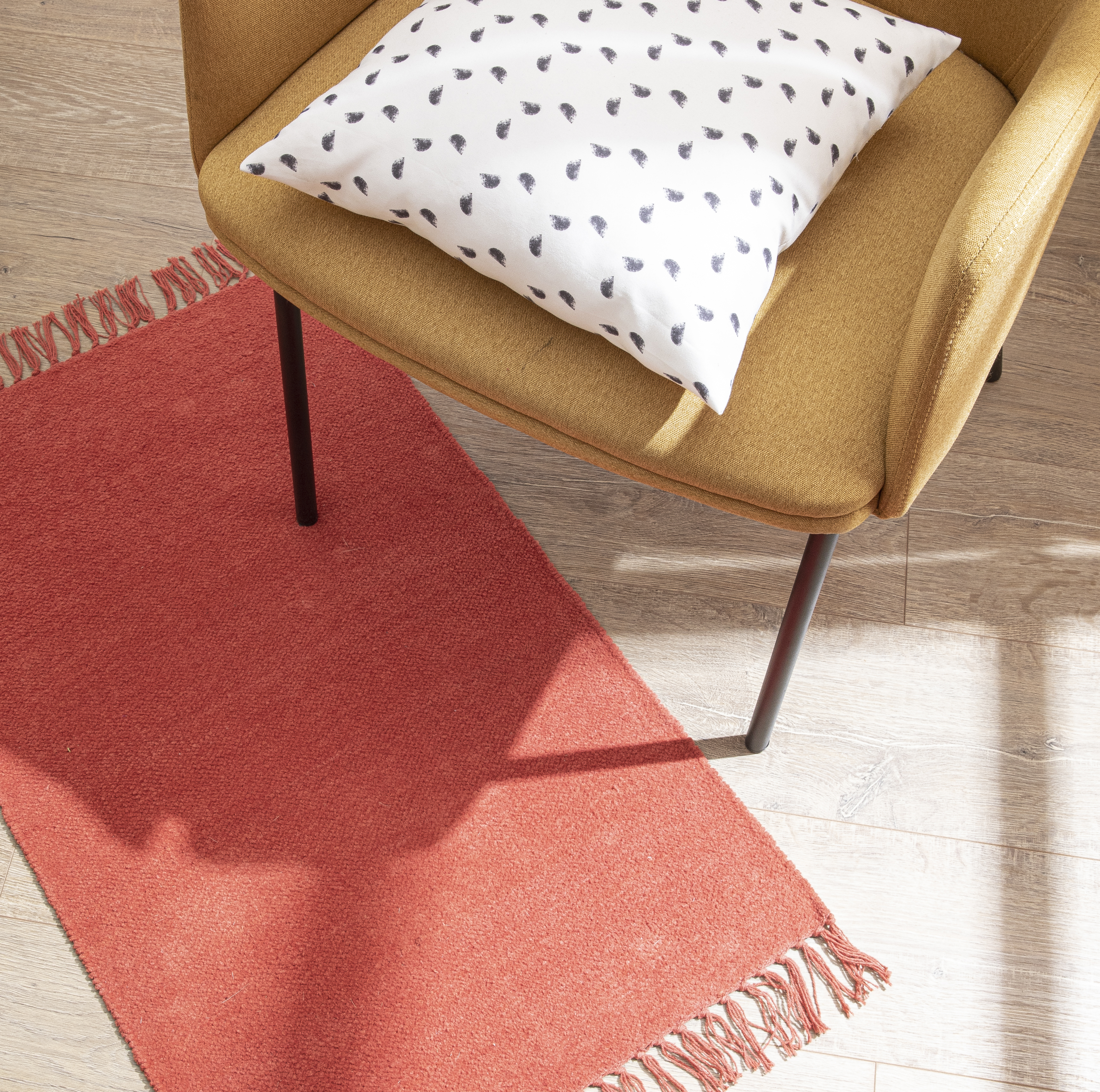 Изображение товара Коврик декоративный хлопковый Inspire Manoa 50x80 см оранжевый ручной работы