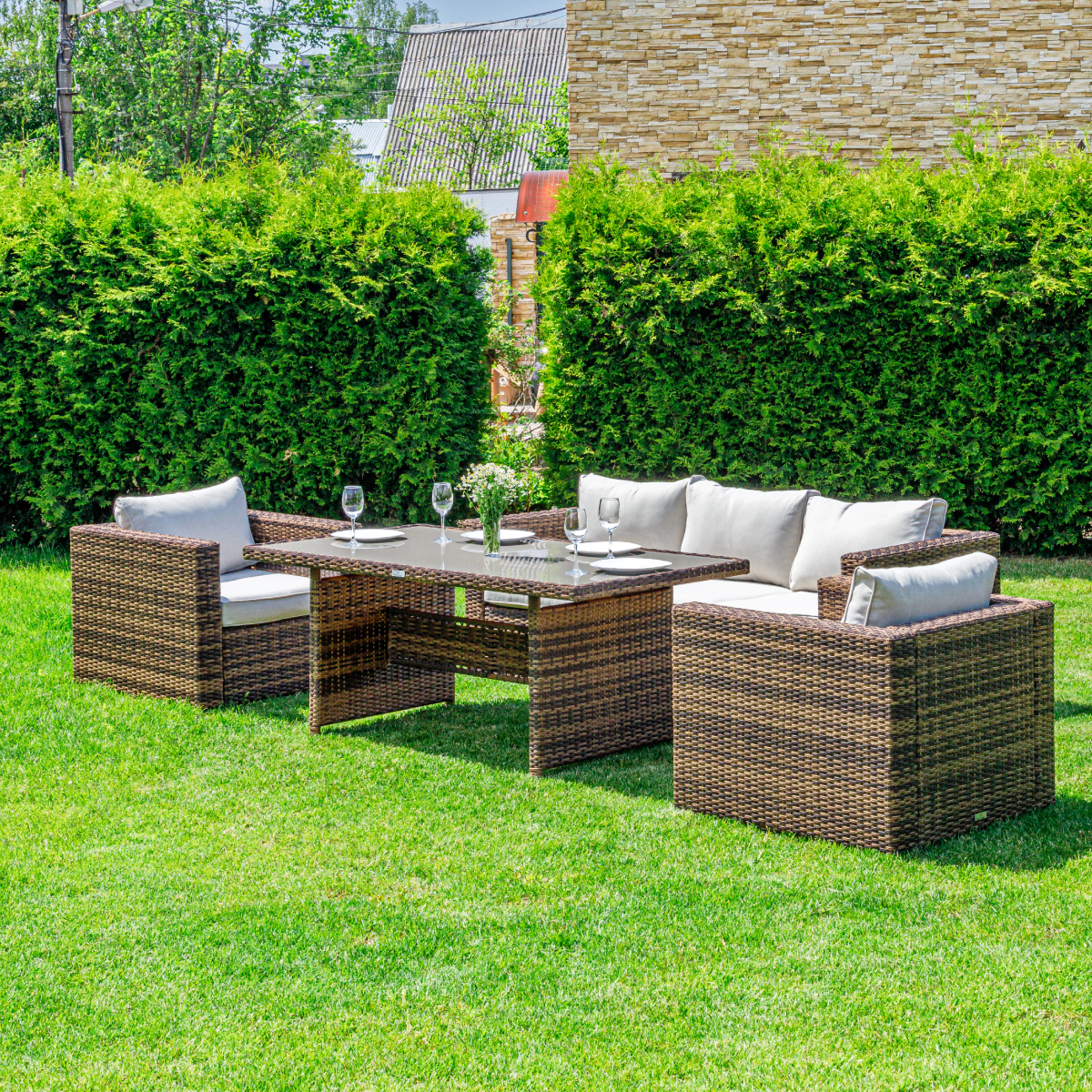 Изображение товара Обеденный комплект садовой мебели Royal Family KARL из искусственного ротанга коричневый с подушкам