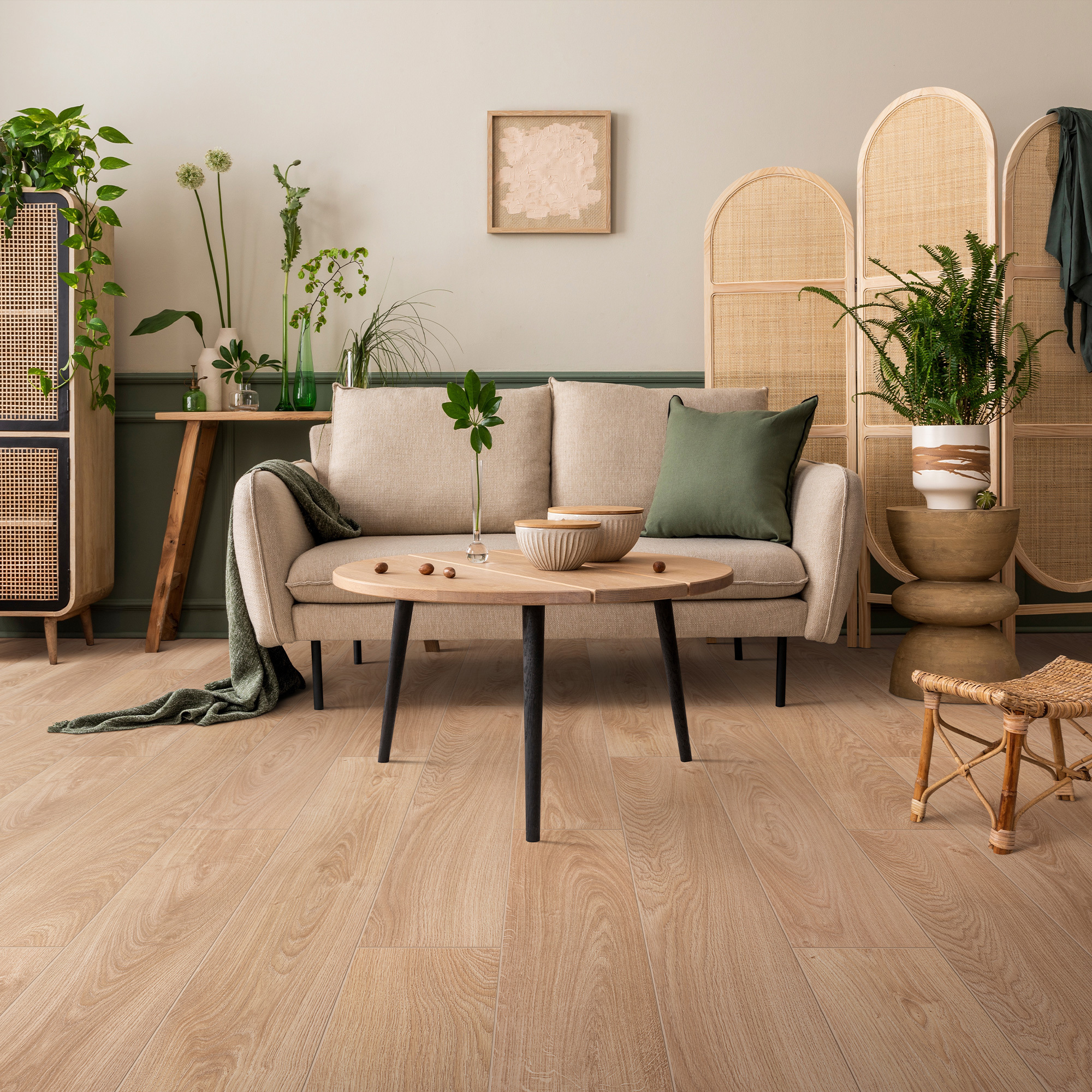 Изображение товара Ламинат Сорбонна 33 класс 12 мм с фаской и влагостойкостью, Россия