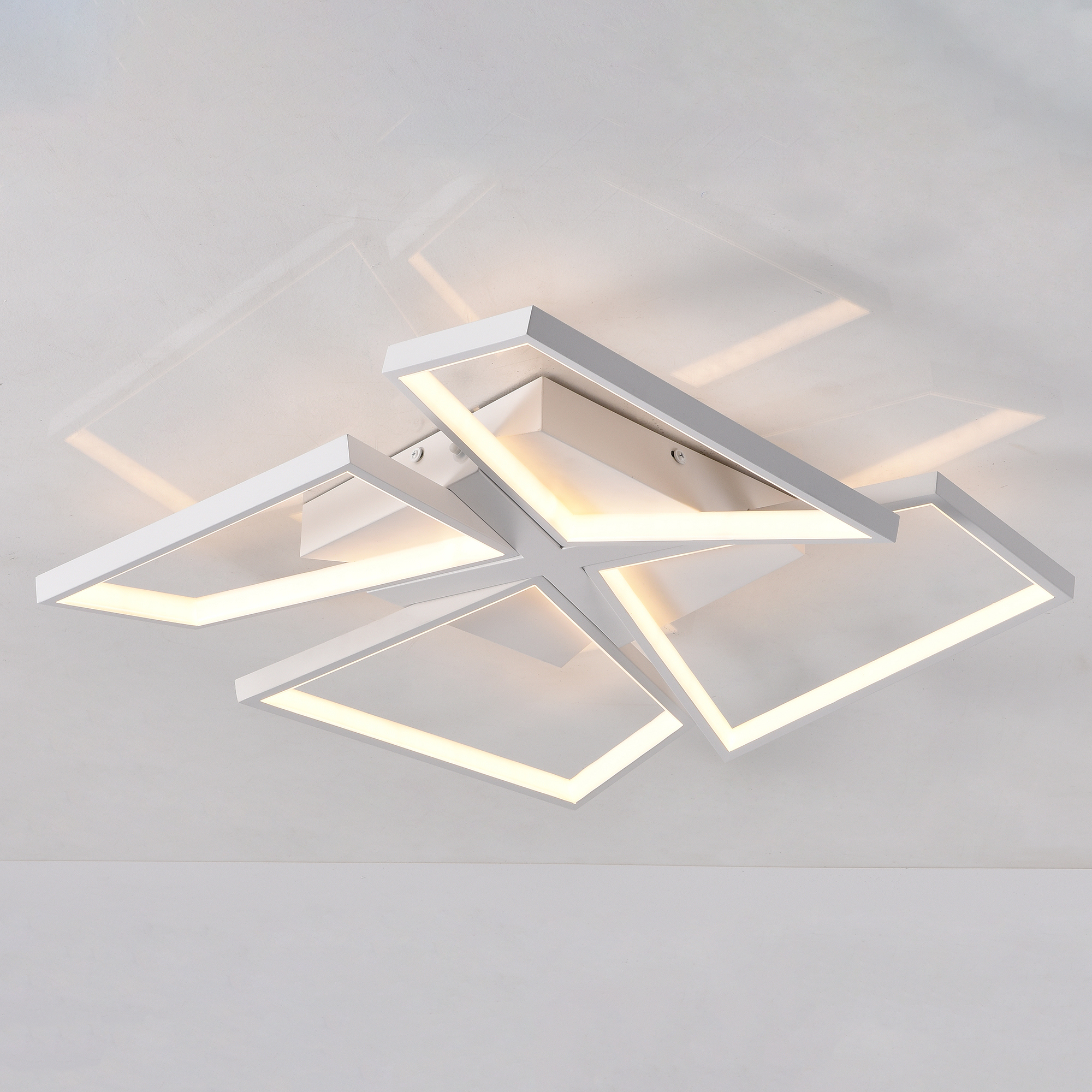 Изображение товара Люстра потолочная светодиодная Titan с регулировкой света 22 м²