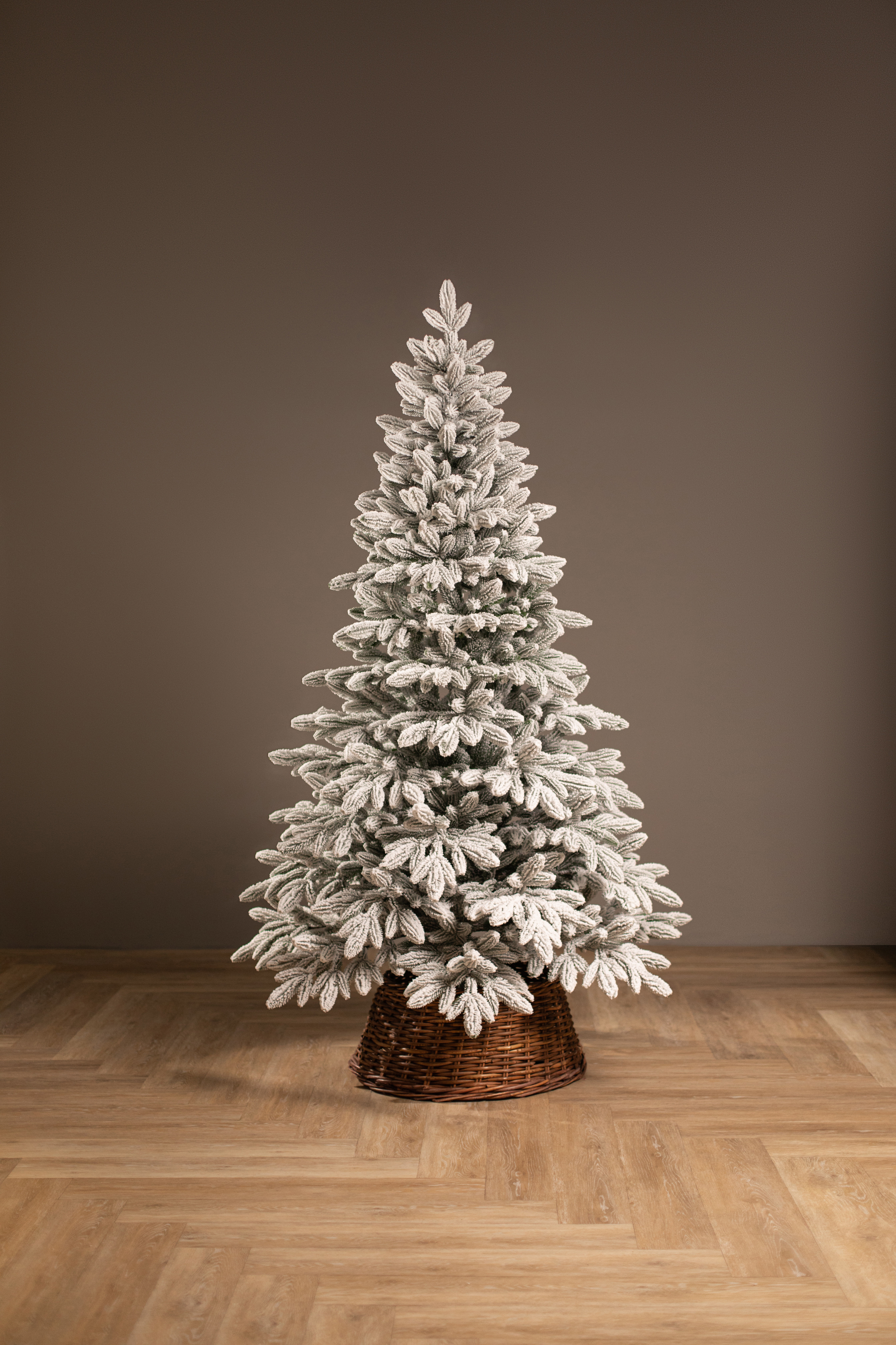 Изображение товара Ель новогодняя искусственная Max christmas ЕДОНЗ 21 210 см заснеженная