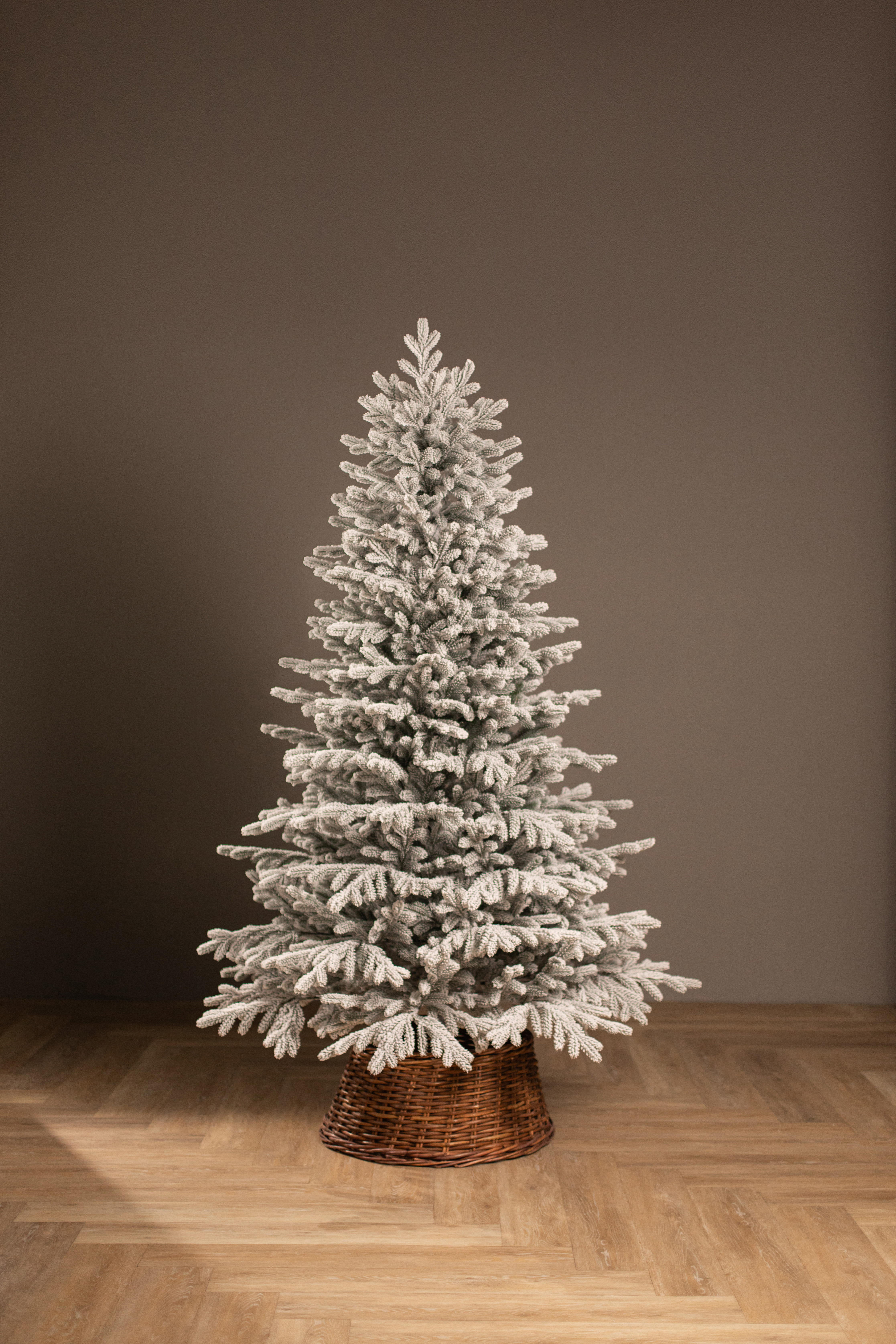 Изображение товара Ель новогодняя искусственная Max Christmas Уральская заснеженная 240 см