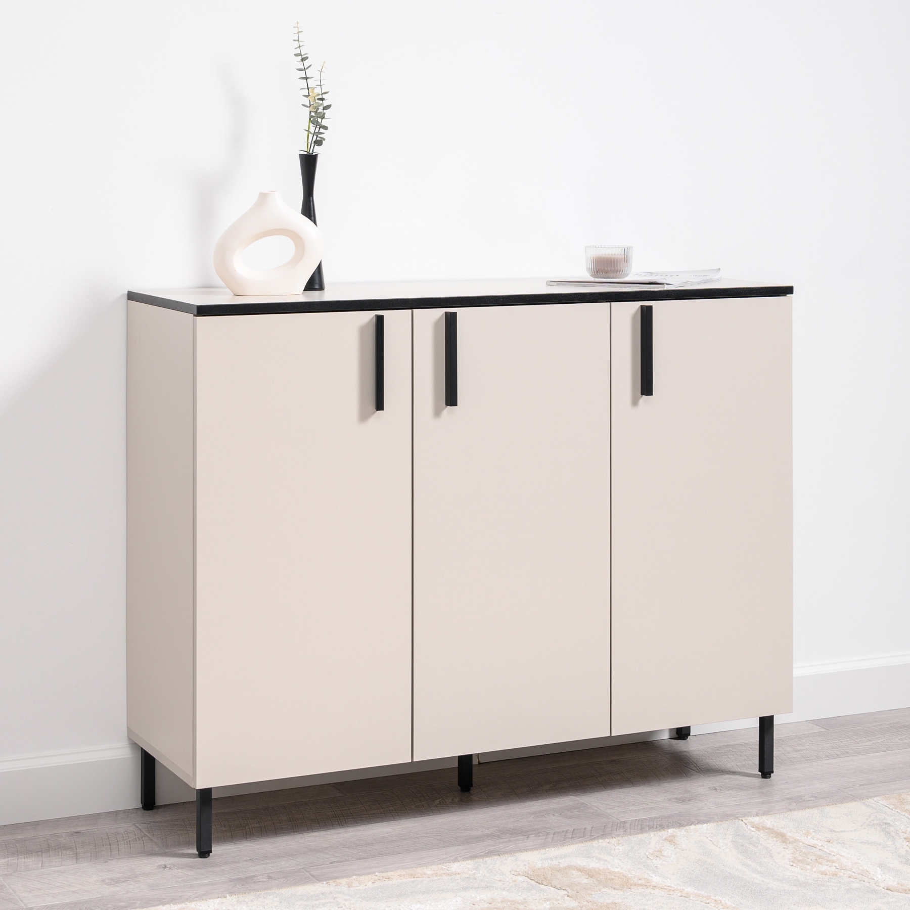 Изображение товара Комод Egregor Оливия 16.244.03 110.4х36х87.4 см ЛДСП цвет кашемир/черный