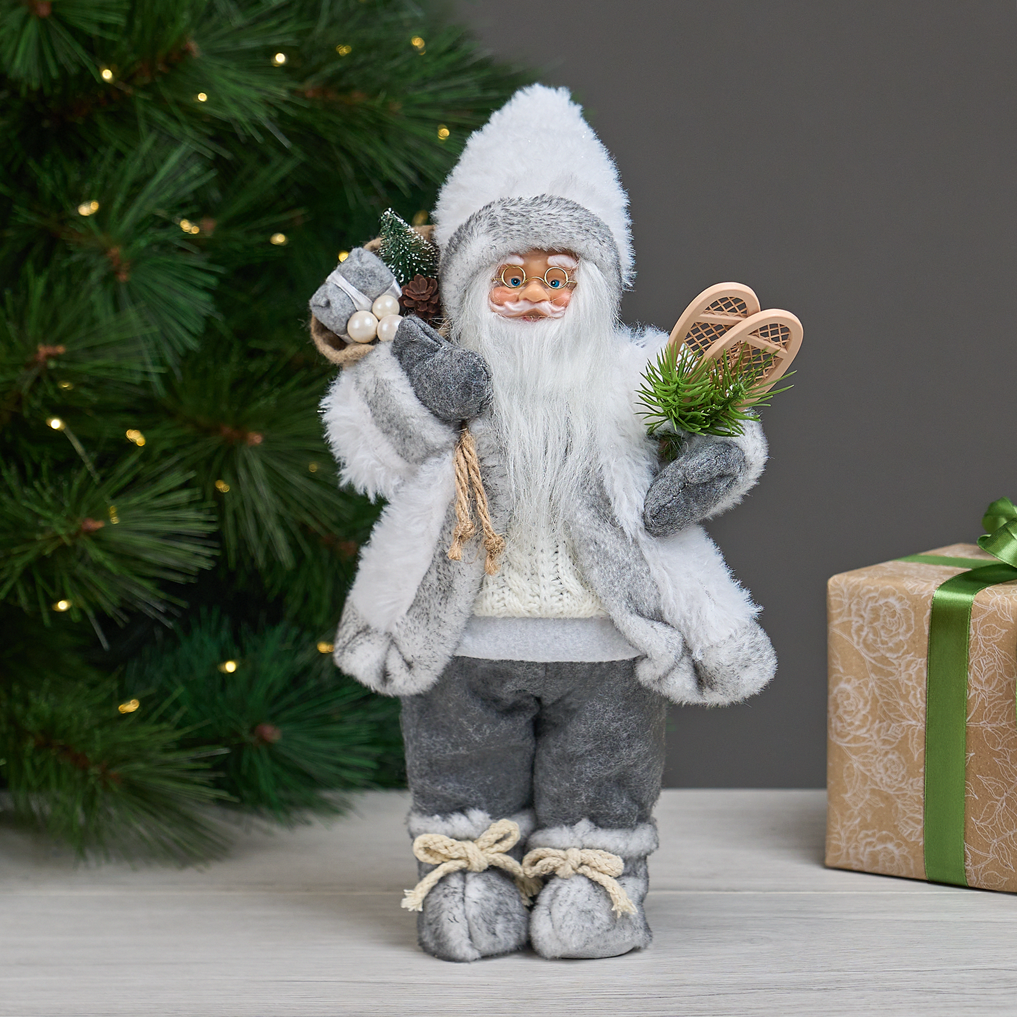 Изображение товара Фигура декоративная KREAFORTA Санта 30 см белый - новогоднее украшение для интерьера и елки