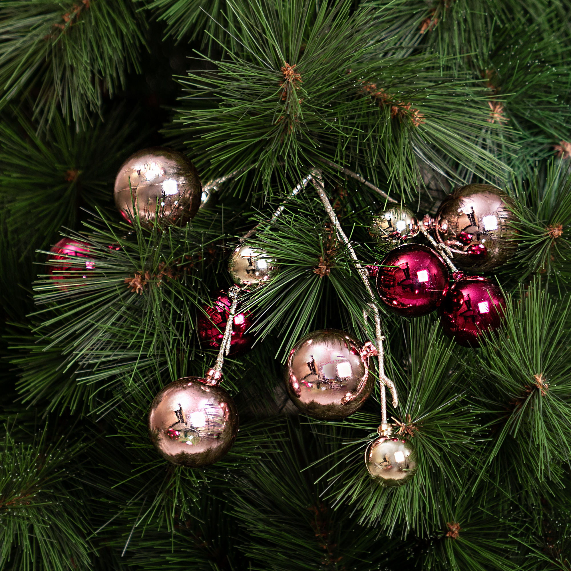 Изображение товара Декоративная ветка KREAFORTA Шары 56 см розовая для новогоднего декора