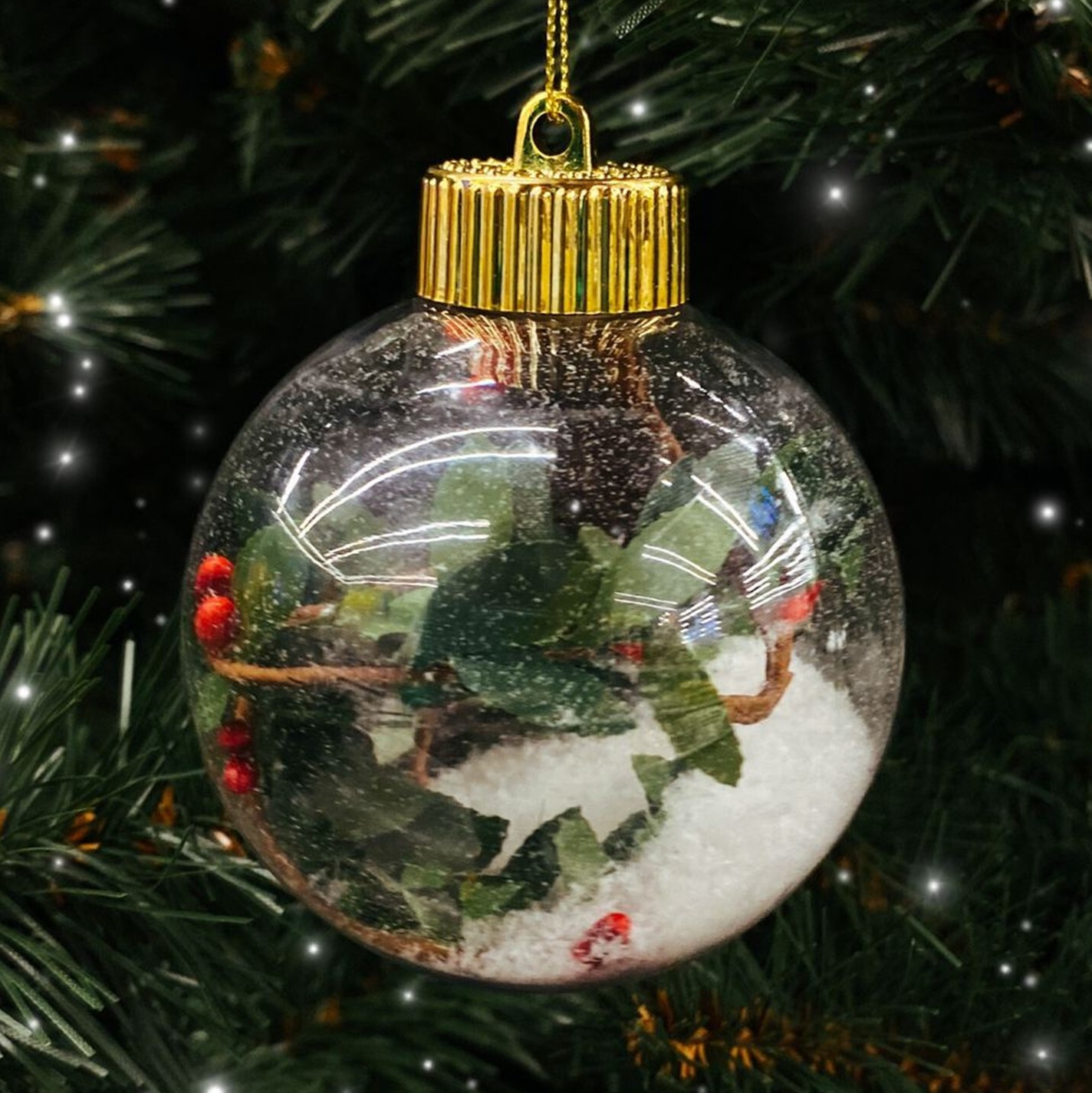 Изображение товара Шар елочный KREAFORTA с веткой зеленый диаметром 8 см