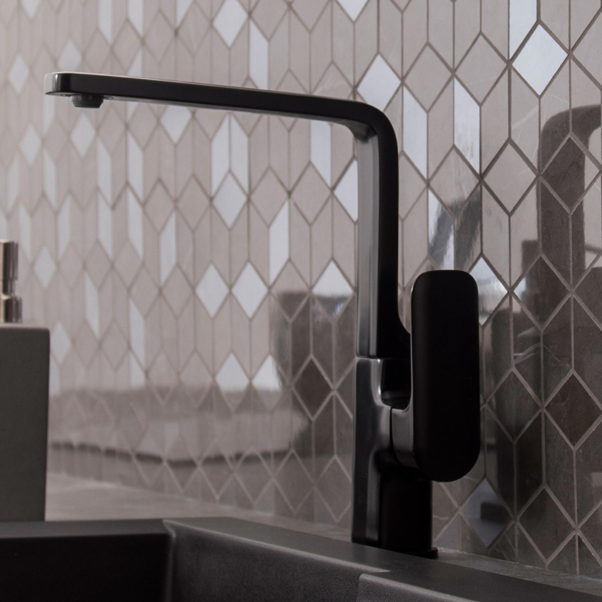 Изображение товара Смеситель для кухни Remix общая высота 28.1 см цвет чёрный