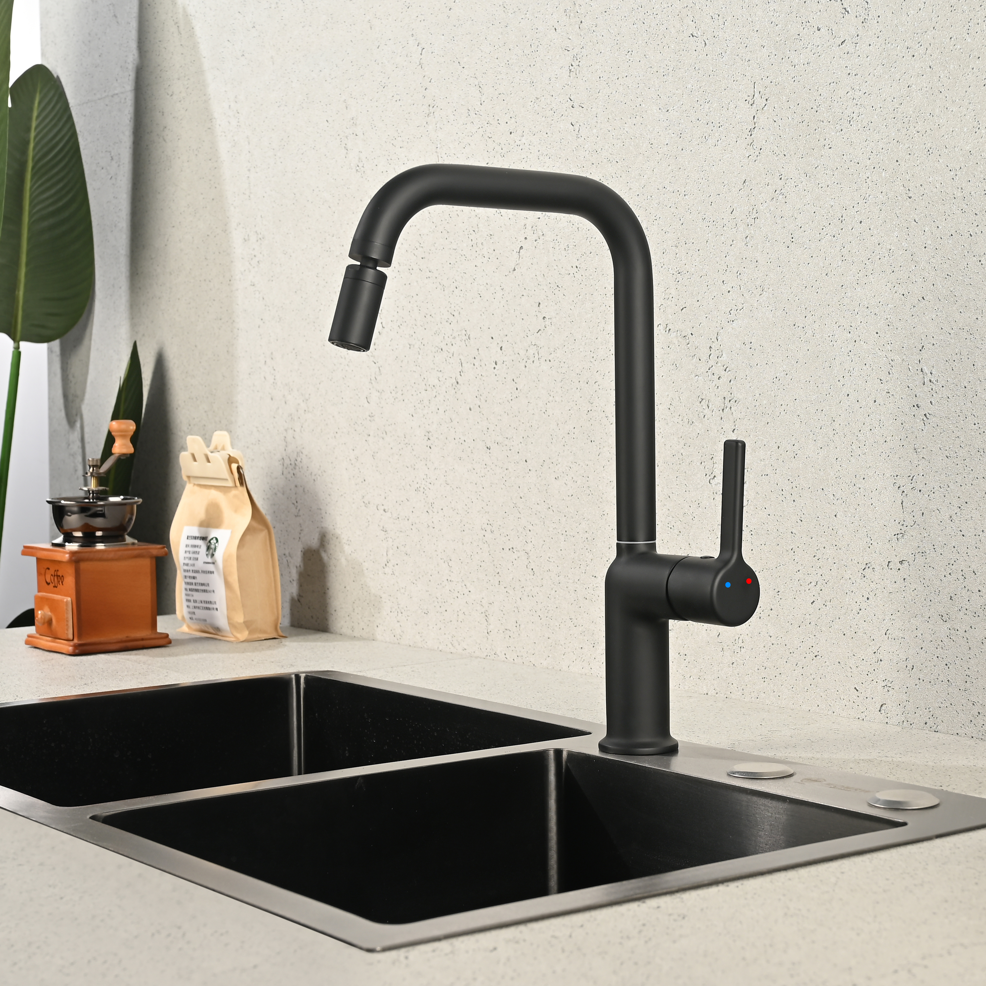 Изображение товара Кухонный смеситель Ина однорычажный с поворотным изливом черный матовый