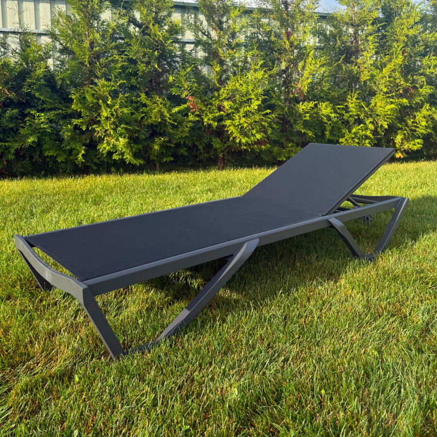 Изображение товара Шезлонг без подушки Royal Family ENZO в черном цвете