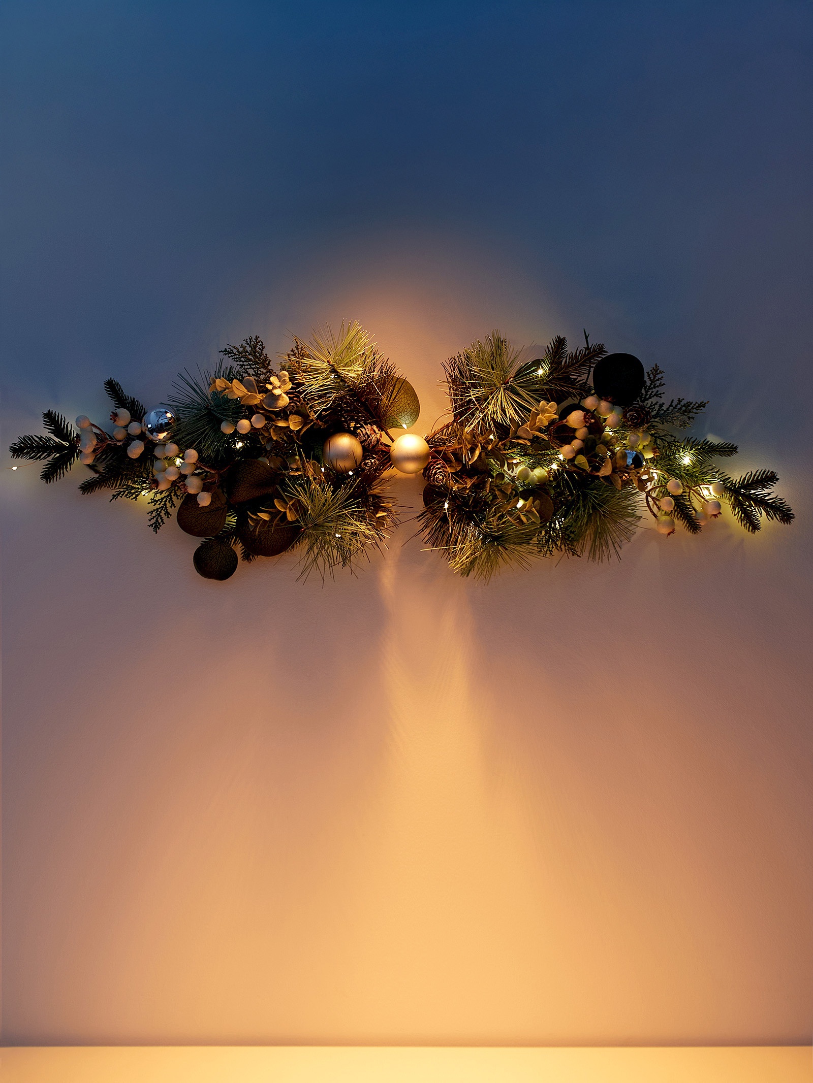 Изображение товара Декор настенный Luazon Lighting 10875978 Снежноягодник 72x20 см теплый белый