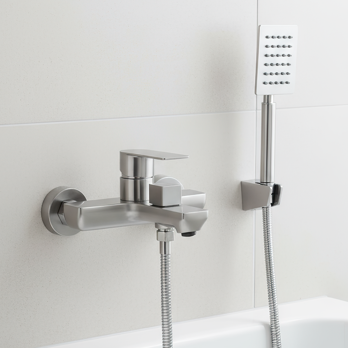 Изображение товара Смеситель для ванны ESKO Ekaterinburg EK54 с лейкой и шлангом, нержавеющая сталь