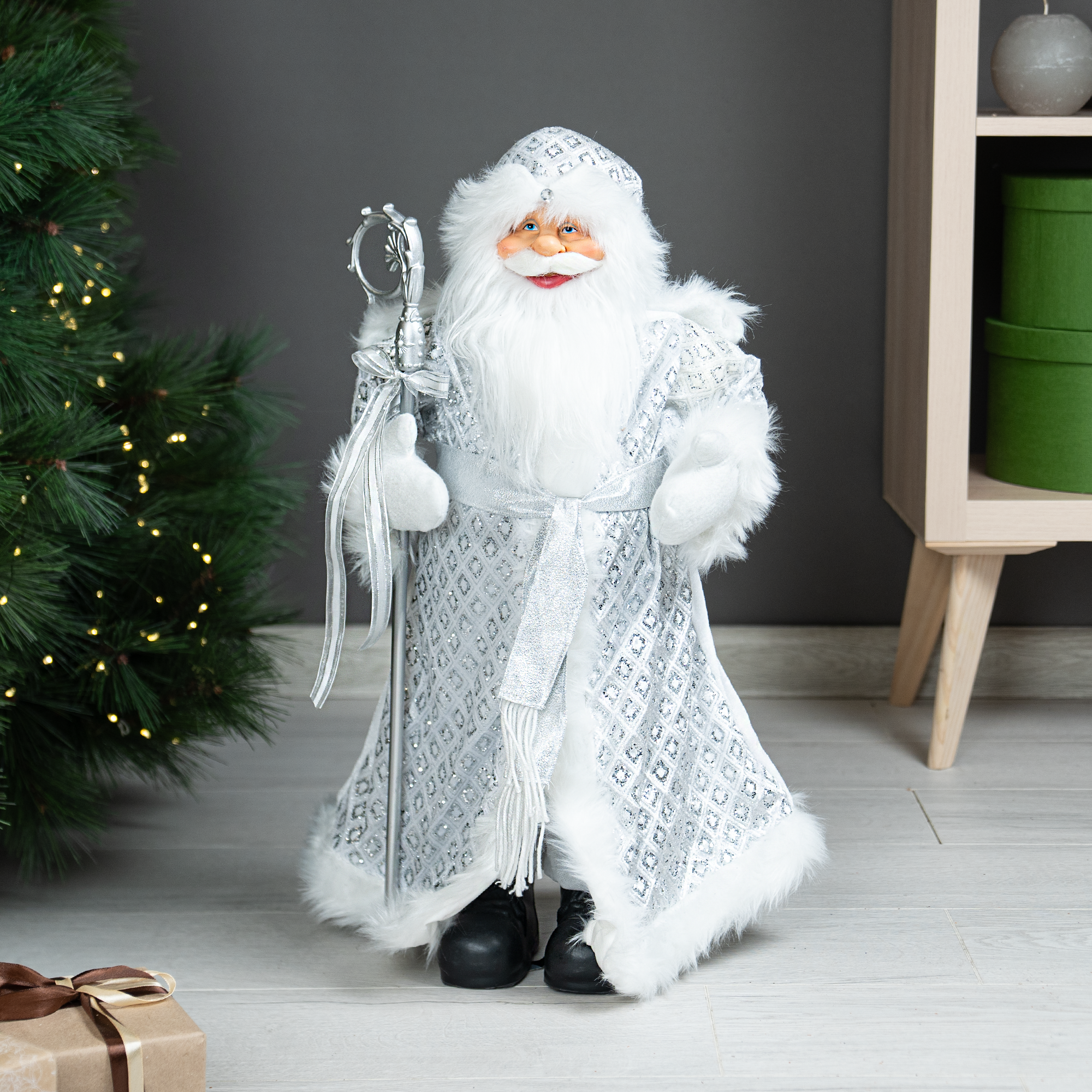 Изображение товара Новогодняя фигура Дед Мороз серебристый 60 см KREAFORTA