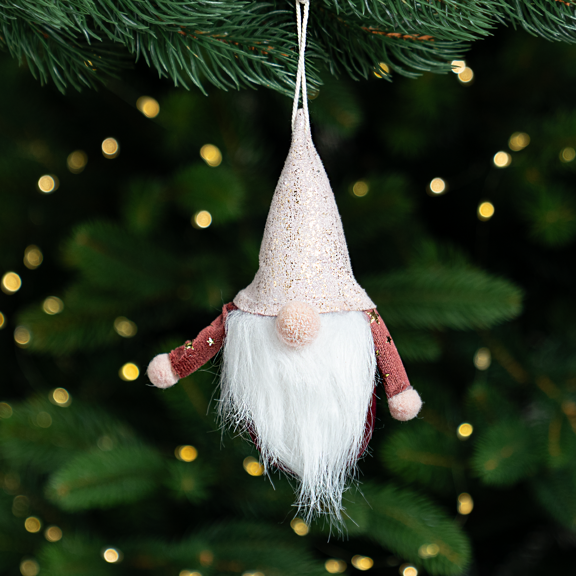 Изображение товара Декоративное подвесное украшение KREAFORTA Гном 16 см розовый для елки