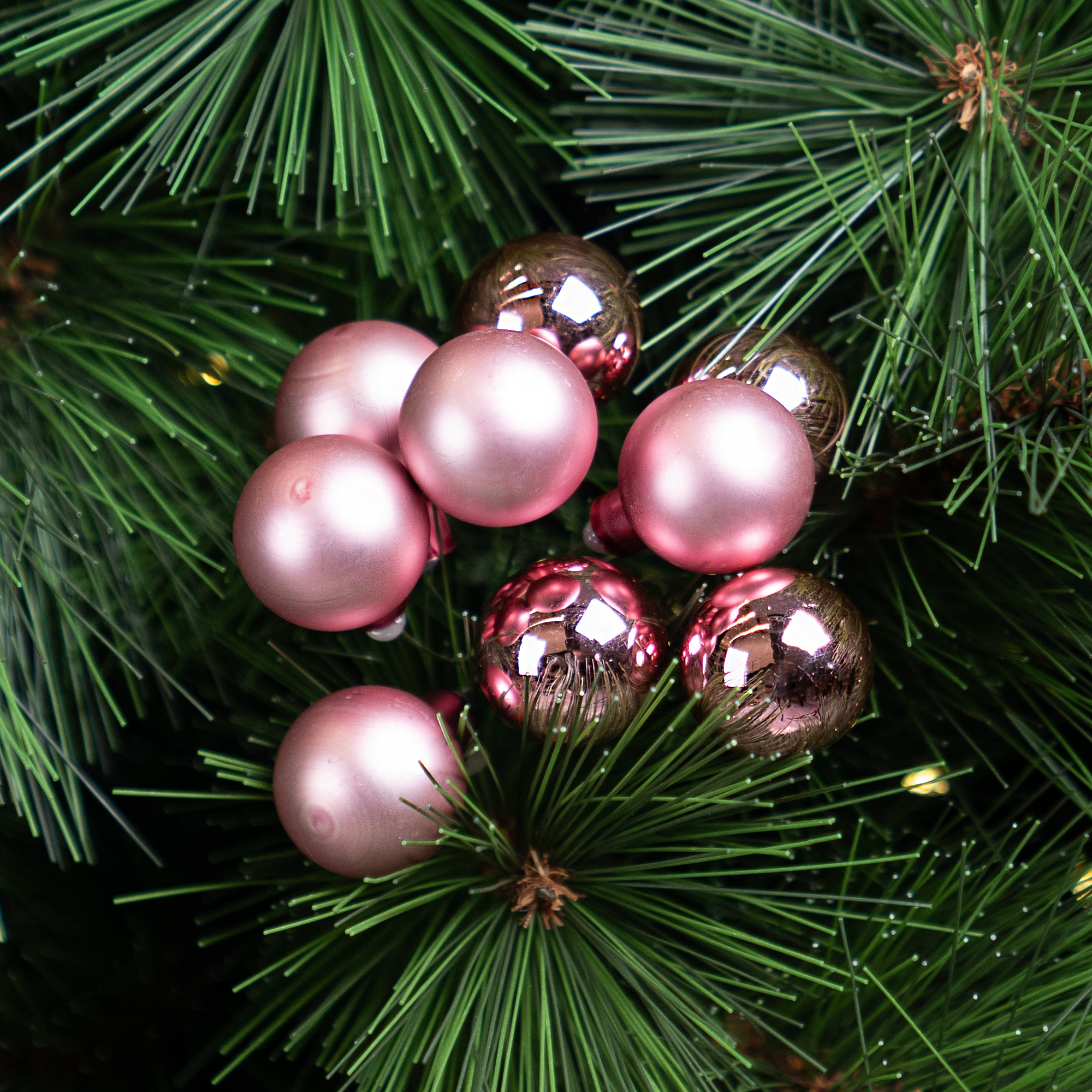 Изображение товара Декоративные розовые шары KREAFORTA 2 см 10 шт для новогодних украшений