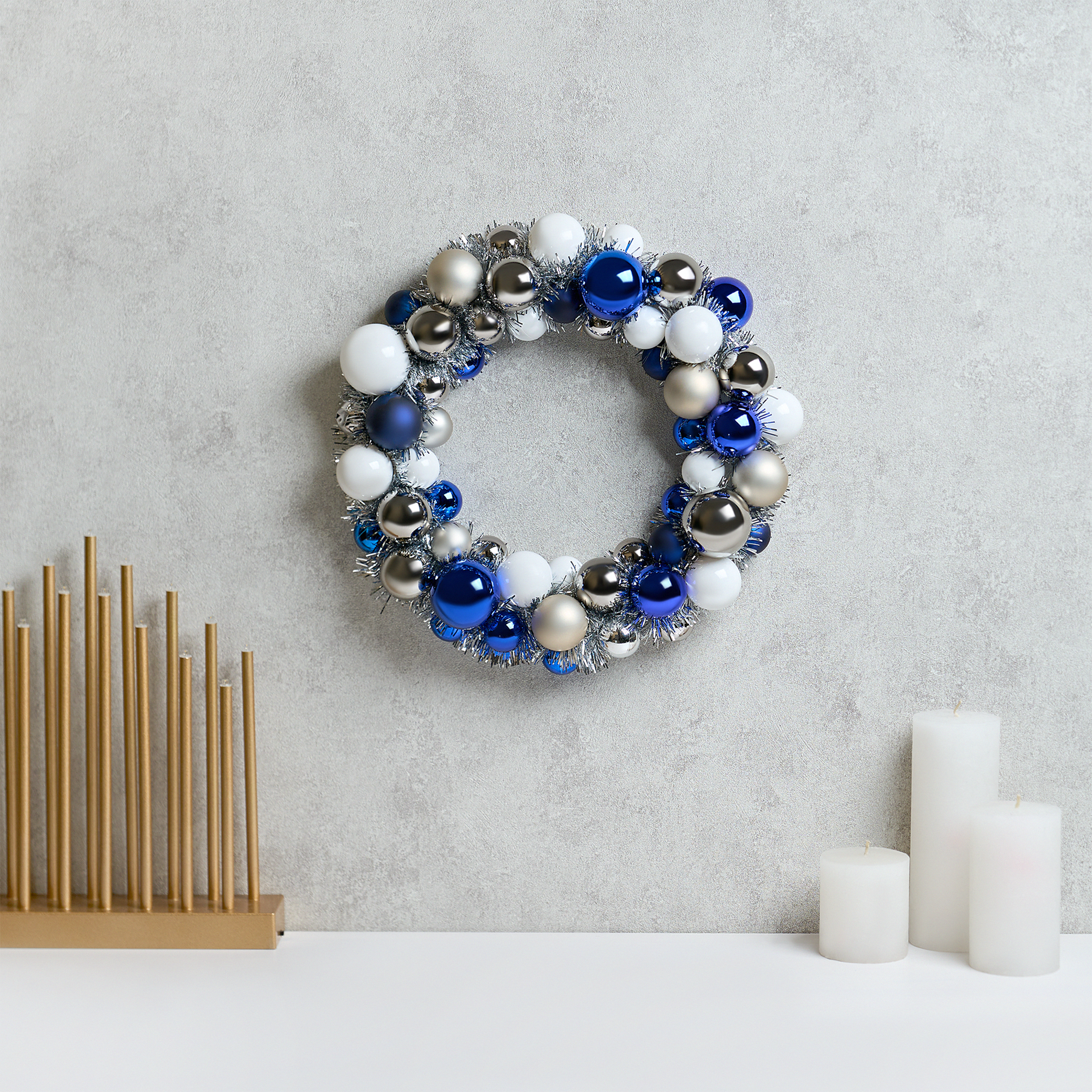 Изображение товара Декоративный рождественский венок KREAFORTA ø30.5 см с шарами синий