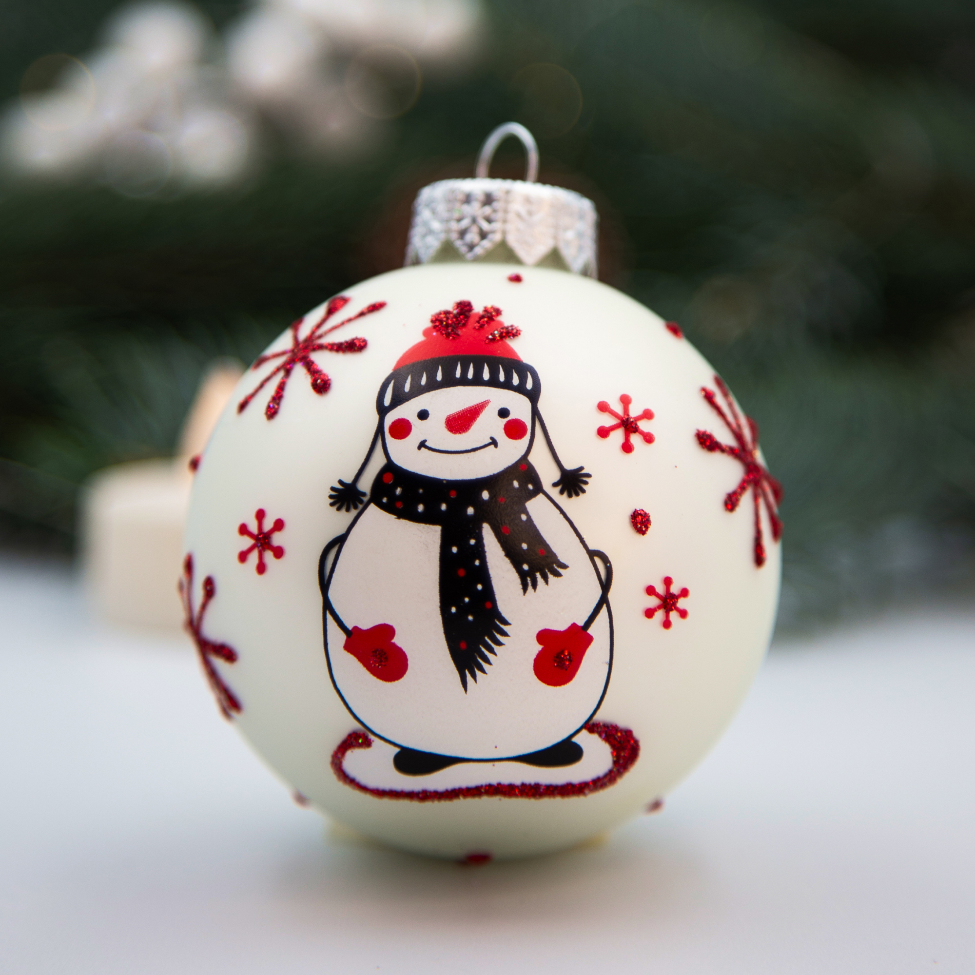 Изображение товара Елочный шар Коломеев Веселый снеговик 6.5 см стекло для елки и интерьера
