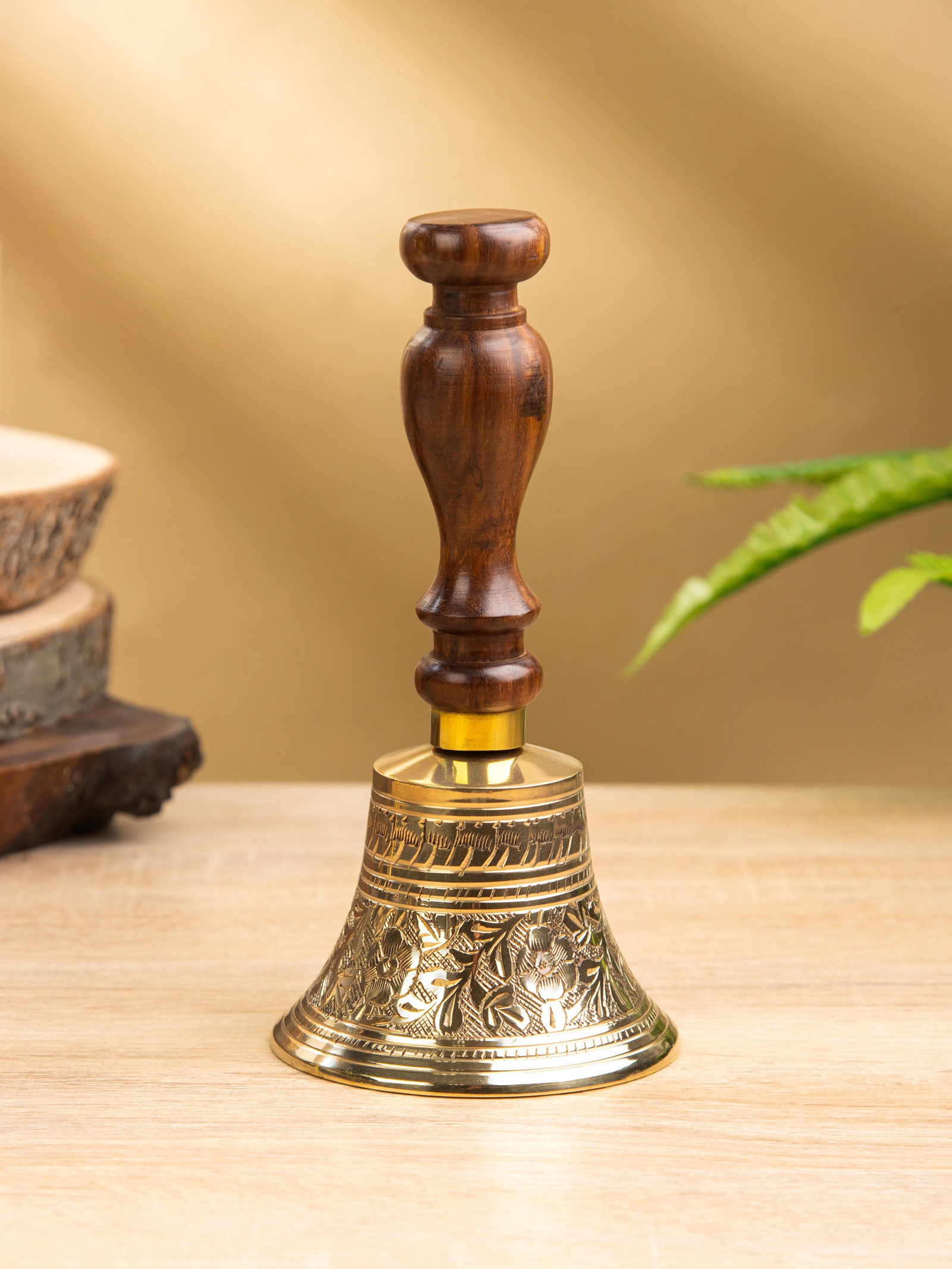 Изображение товара Декоративный колокольчик Цветочные узоры — латунь, 8x8x16,5 см
