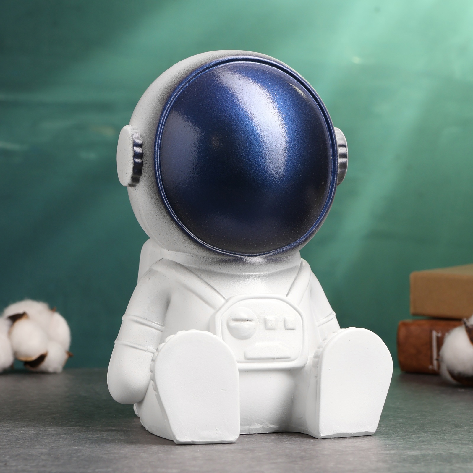 Изображение товара Декоративный предмет Хорошие сувениры Космонавт белый