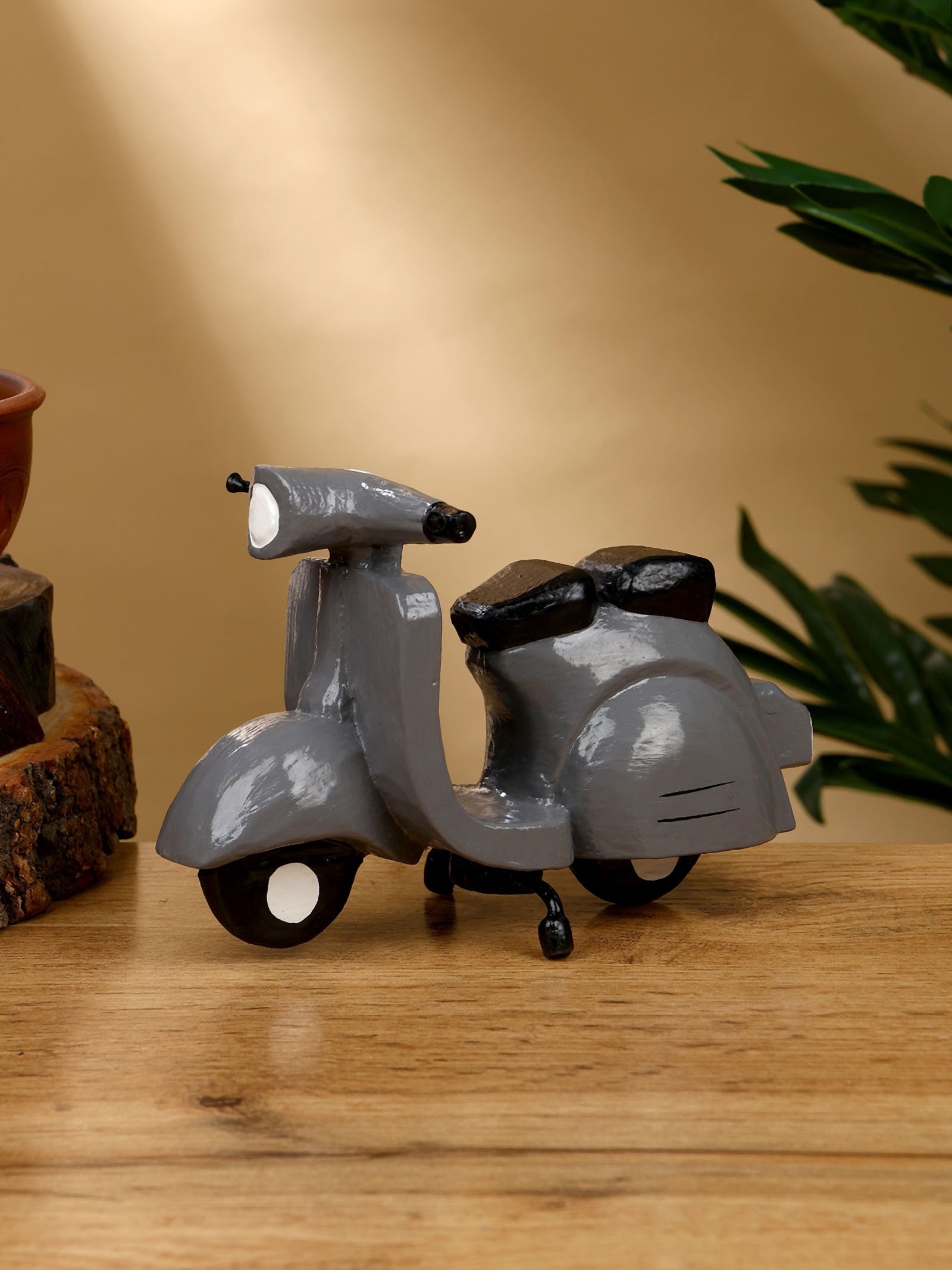 Изображение товара Декоративный предмет Мопед от СИМА-ЛЕНД – дерево, 15x9x10 см