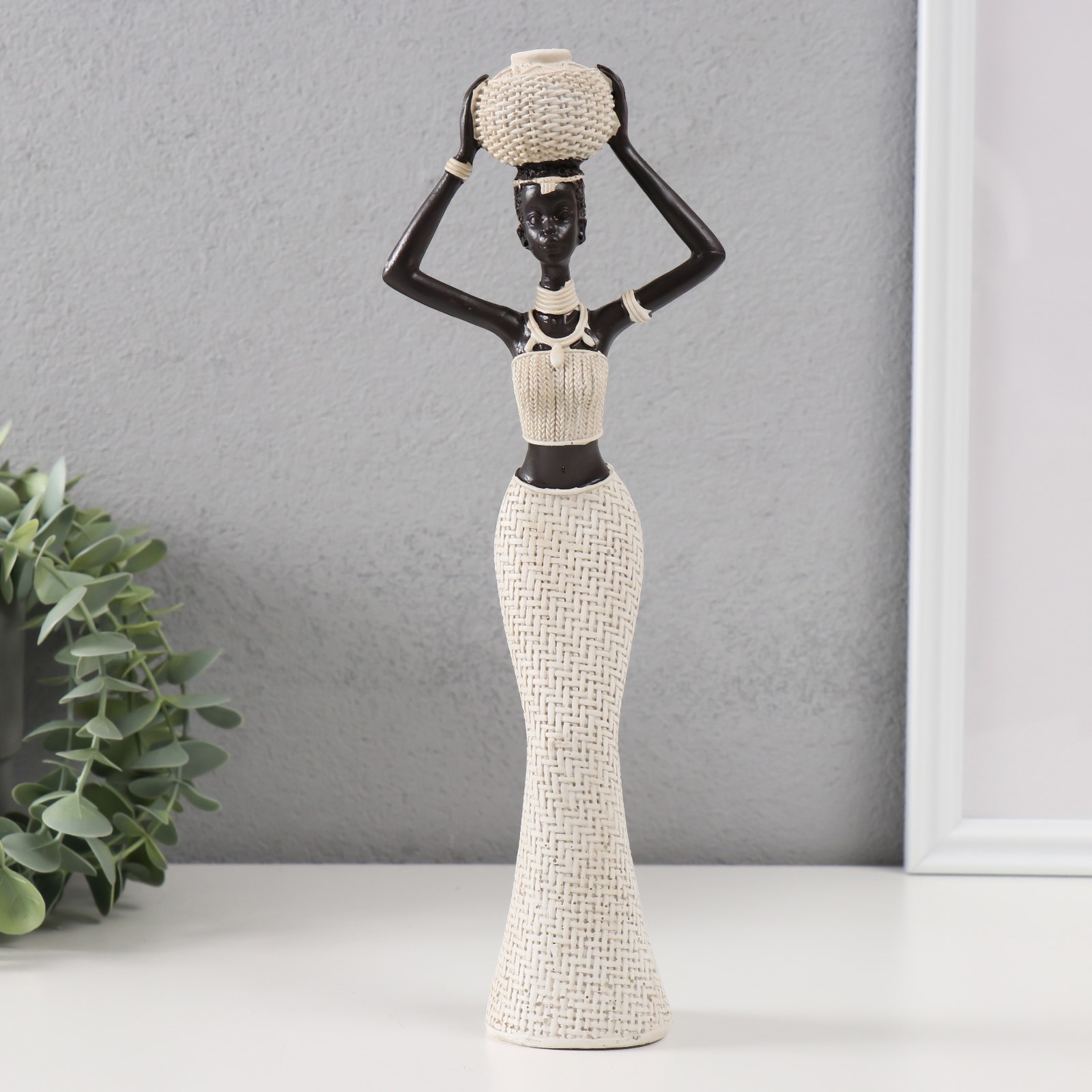 Изображение товара Декоративный предмет Сима-ленд Африканка с плетёным круглым кувшином белый