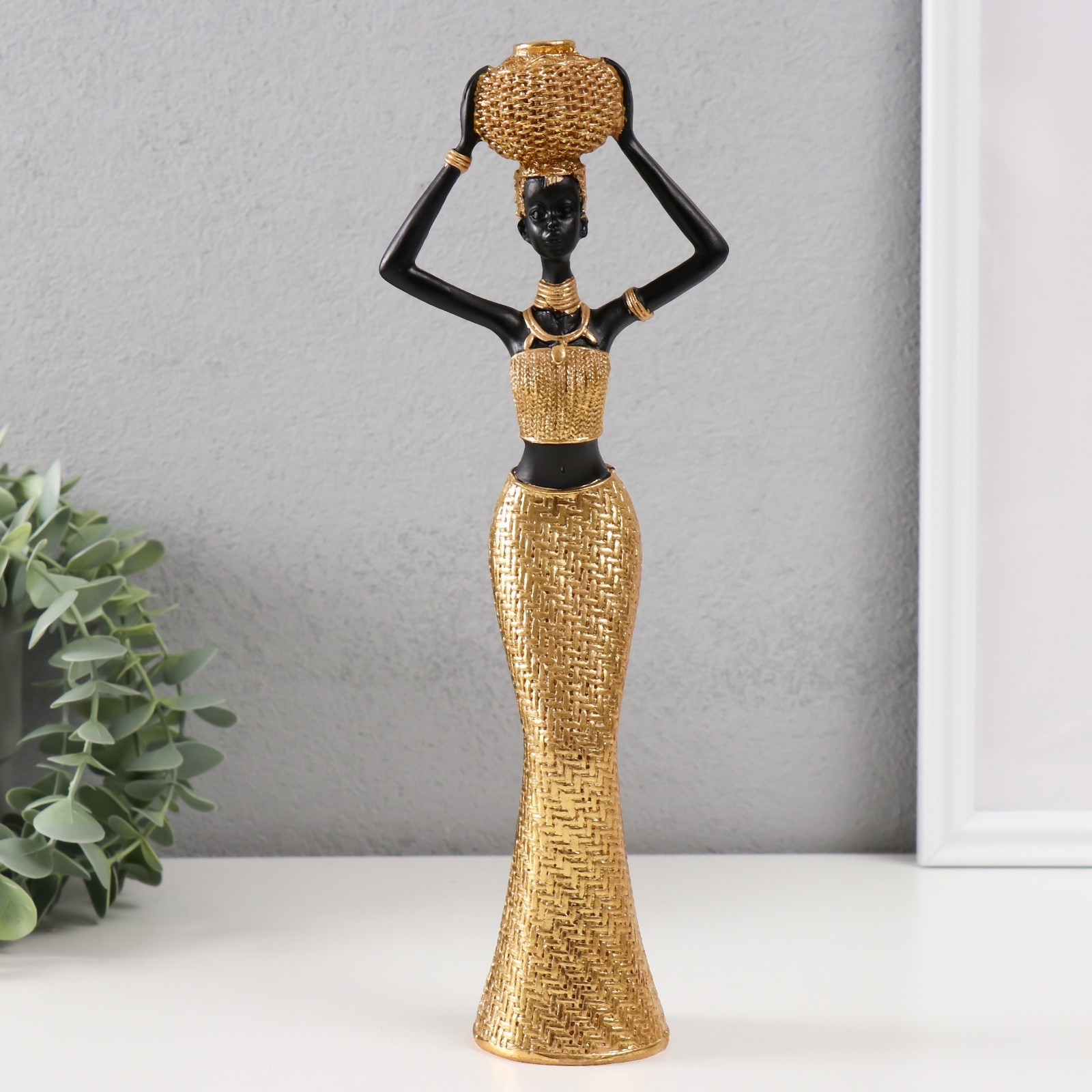 Изображение товара Декоративный предмет Сима-ленд Африканка с плетёным круглым кувшином золото