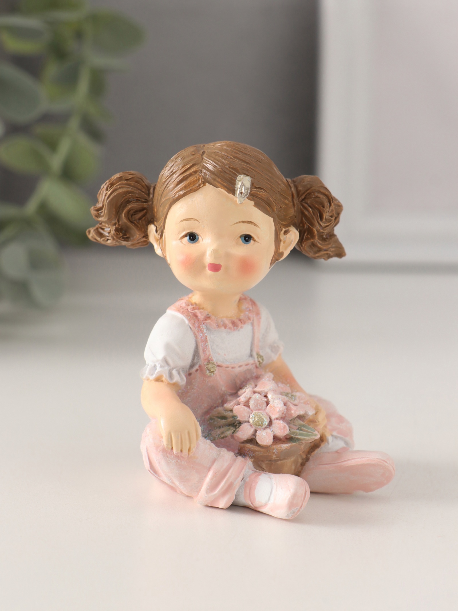 Изображение товара Декоративный предмет Сима-ленд Малышка с хвостиками с цветами в горшочке розовый