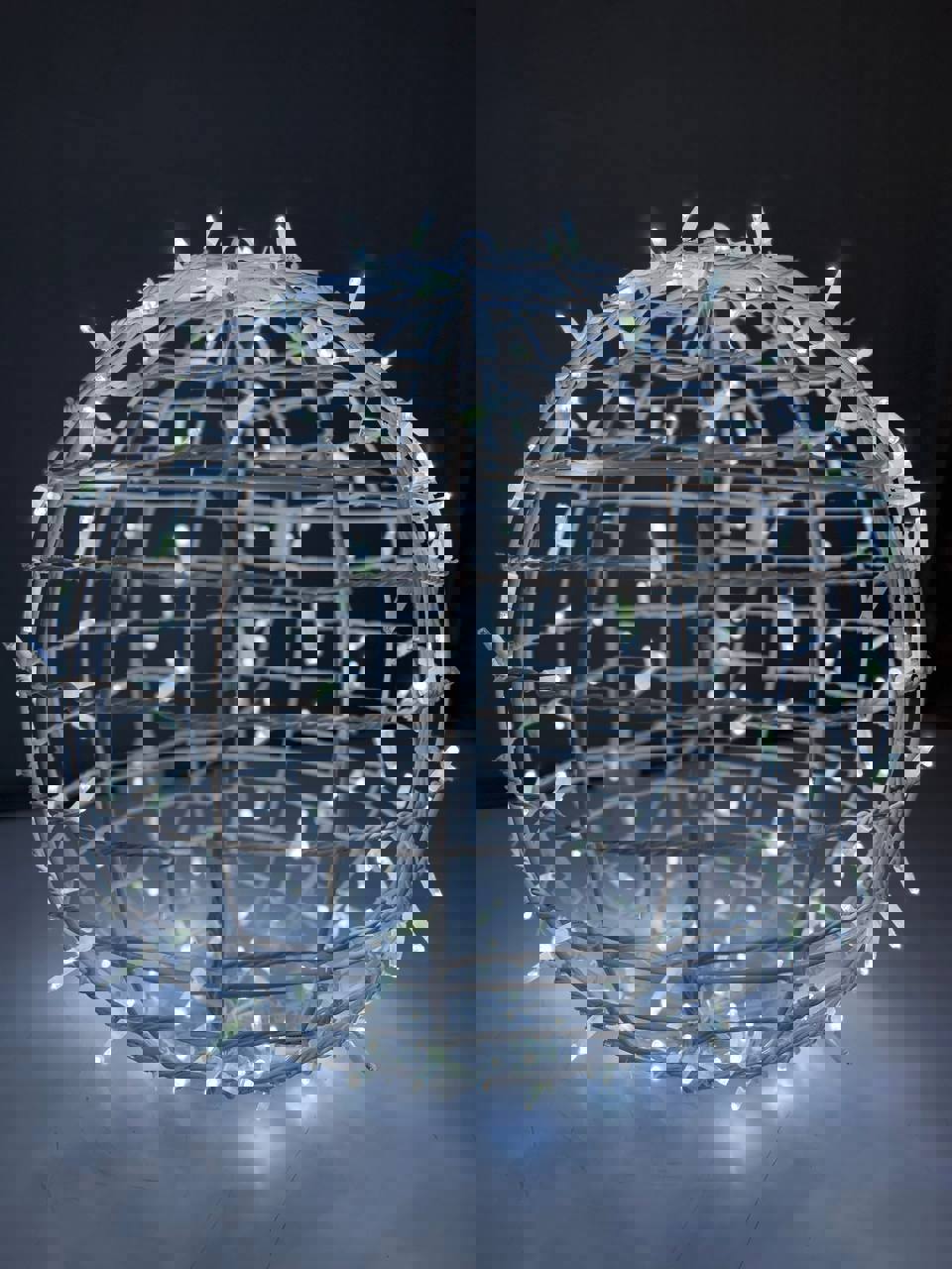 Изображение товара Светящаяся электрическая фигура Эйджи Шар универсальная 500 ламп h 103 см разноцветный