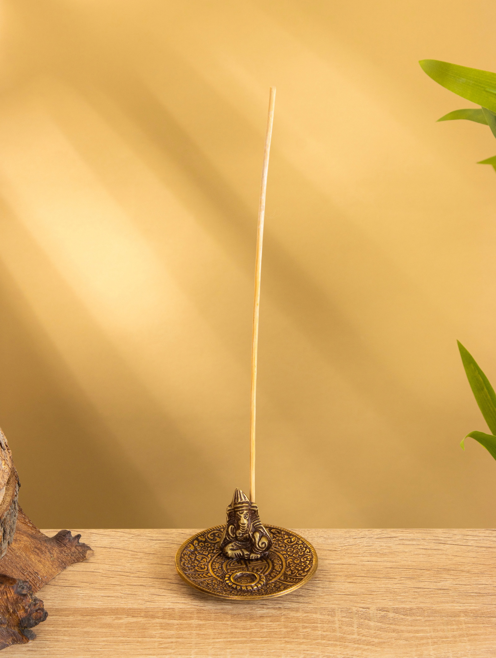 Изображение товара Подставка для благовоний Ганеша, латунь, 7 см — СИМА-ЛЕНД