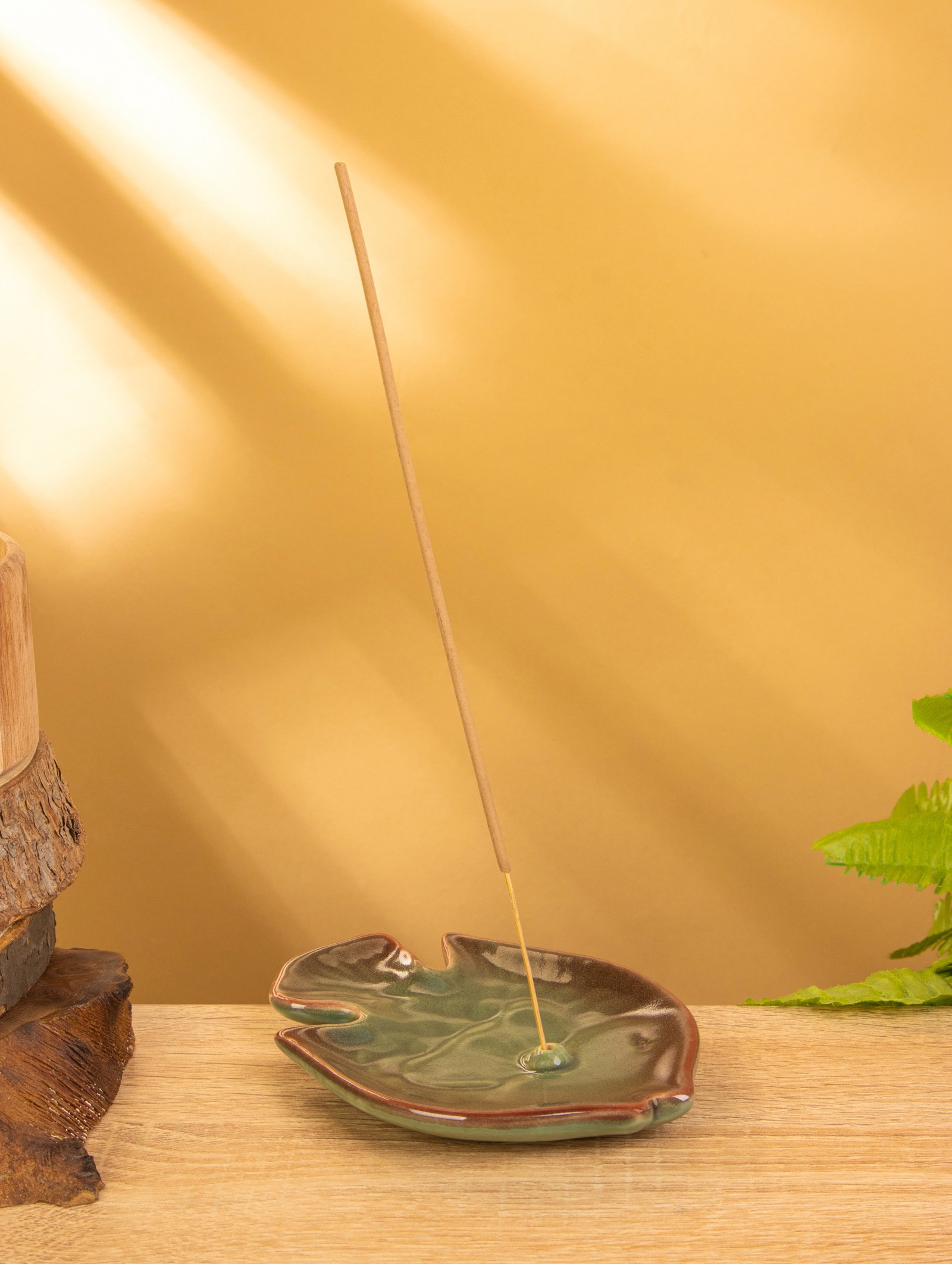 Изображение товара Подставка для благовоний Экзотическая рыбка, керамика, зелёная