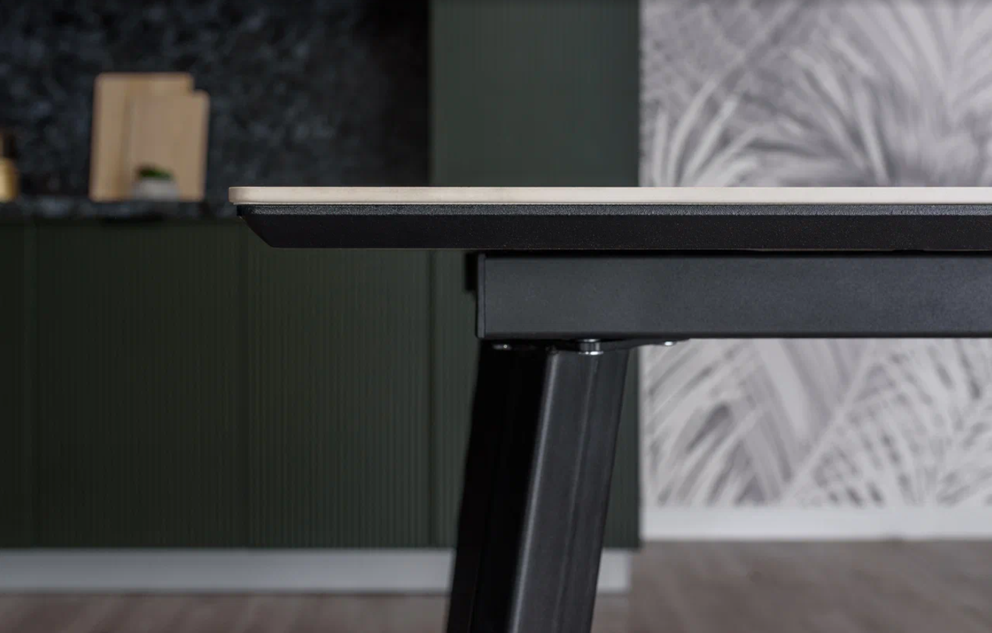 Изображение товара Обеденный стол из керамогранита и металла 100x80 см современный дизайн