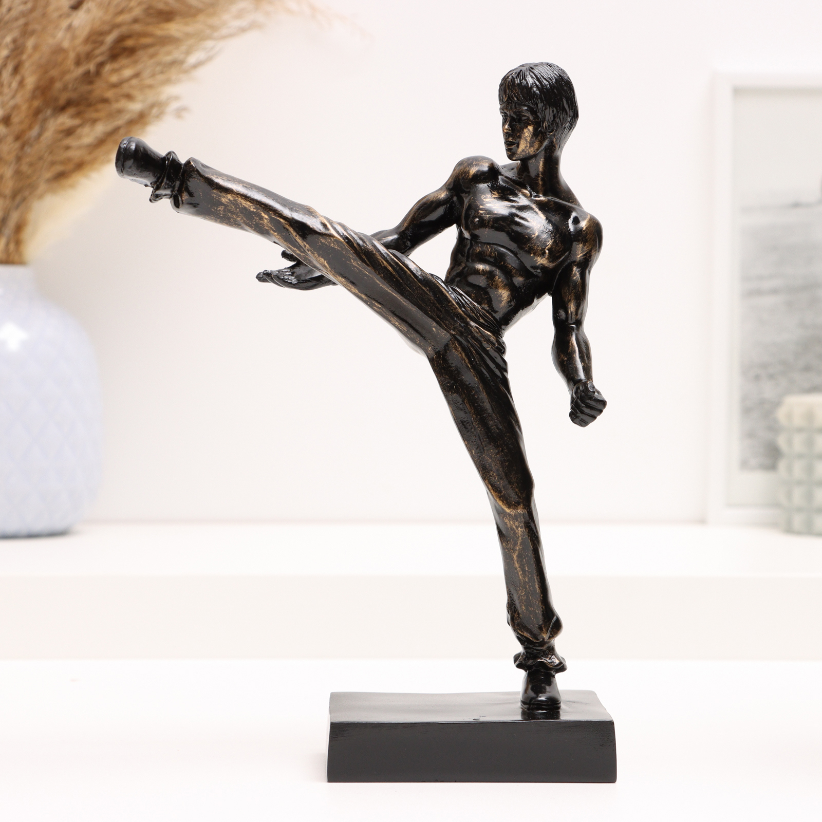 Изображение товара Карате боец СИМА-ЛЕНД — декоративная фигурка 7×14×22 см