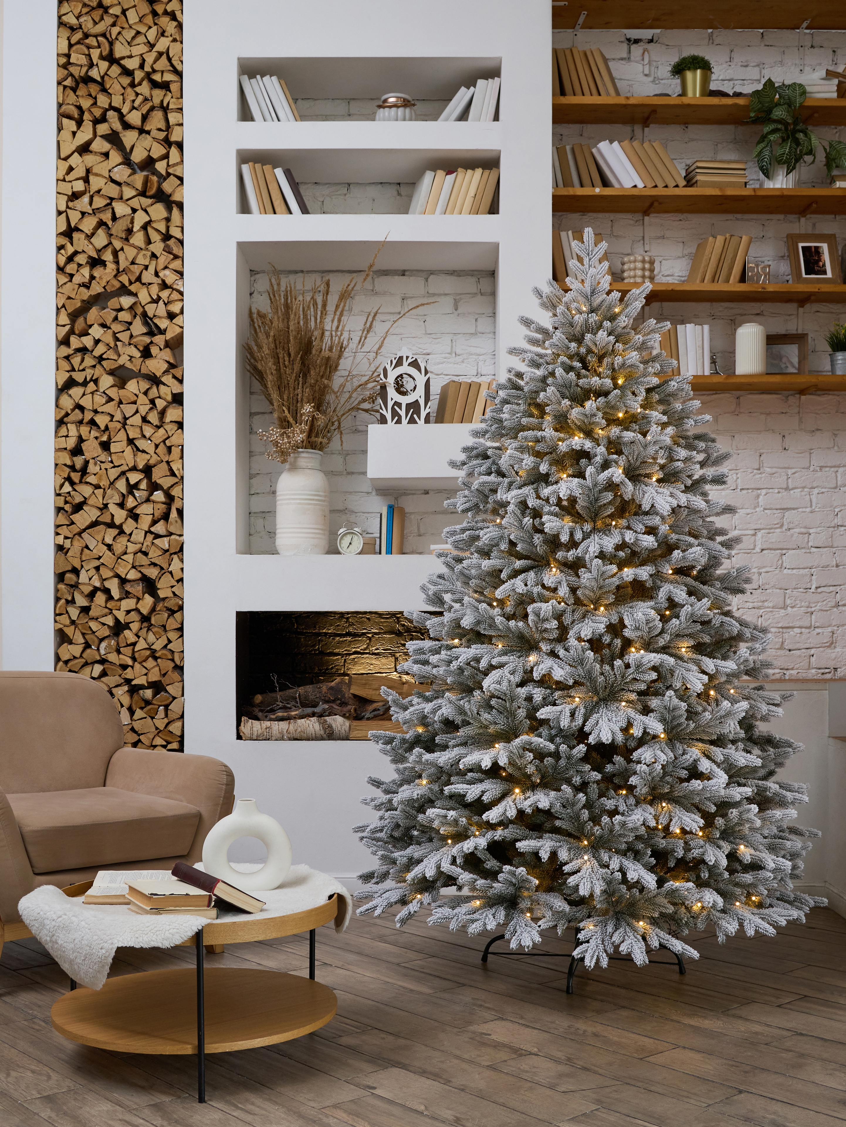 Изображение товара Ель новогодняя искусственная Max Christmas ЕСВЗЛ 18 Версальская заснеженная с подсветкой 180 см