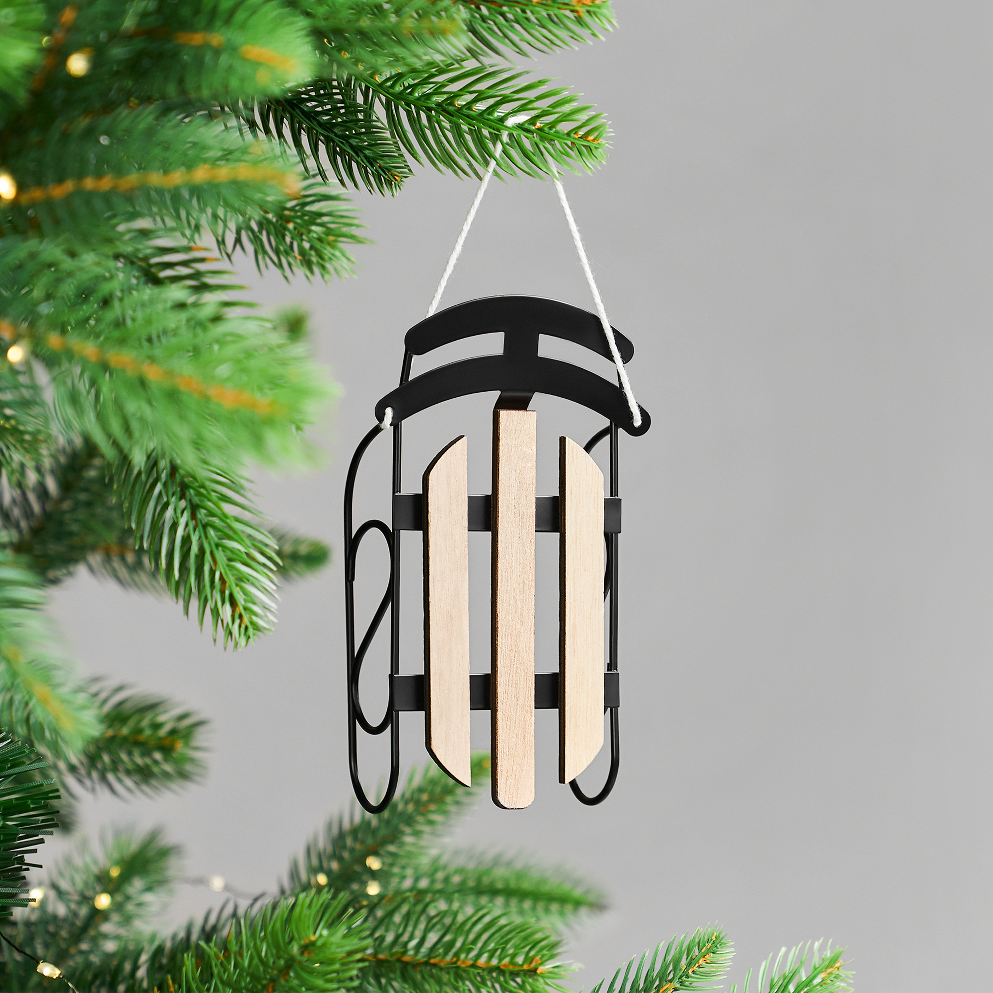 Изображение товара Декоративное украшение KREAFORTA Санки 13 см черный - елочная игрушка для новогоднего декора