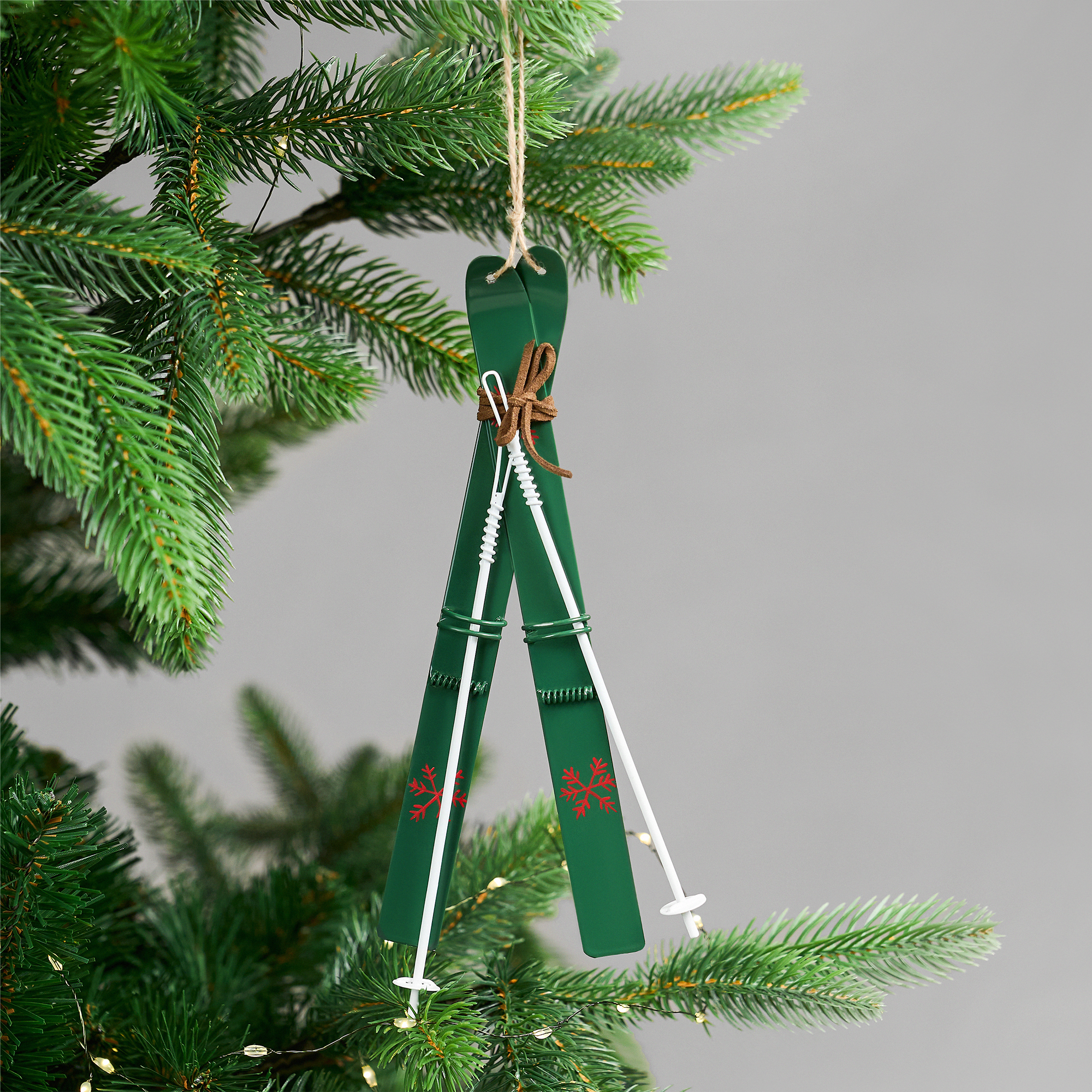 Изображение товара Украшение декоративное KREAFORTA Лыжи 23 см зелёный новогоднее подвесное