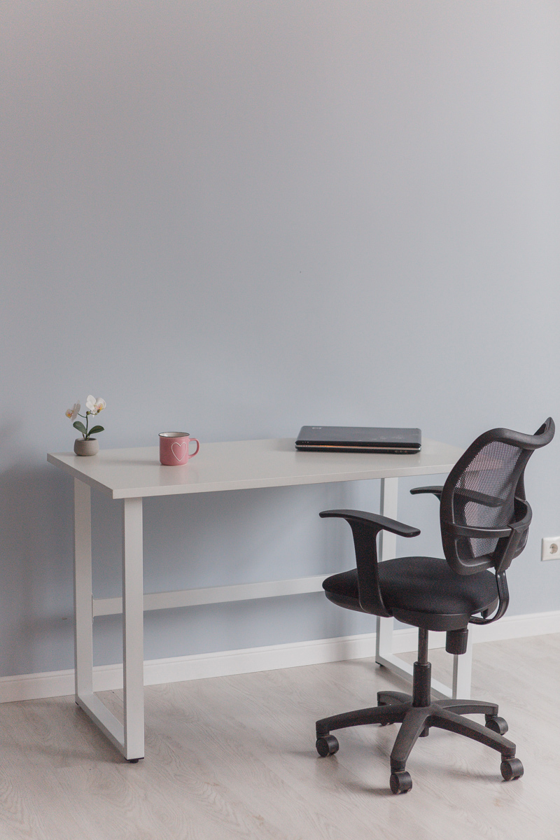 Изображение товара Письменный стол Diko loft 90x75x60 см белый современный офисный интерьер