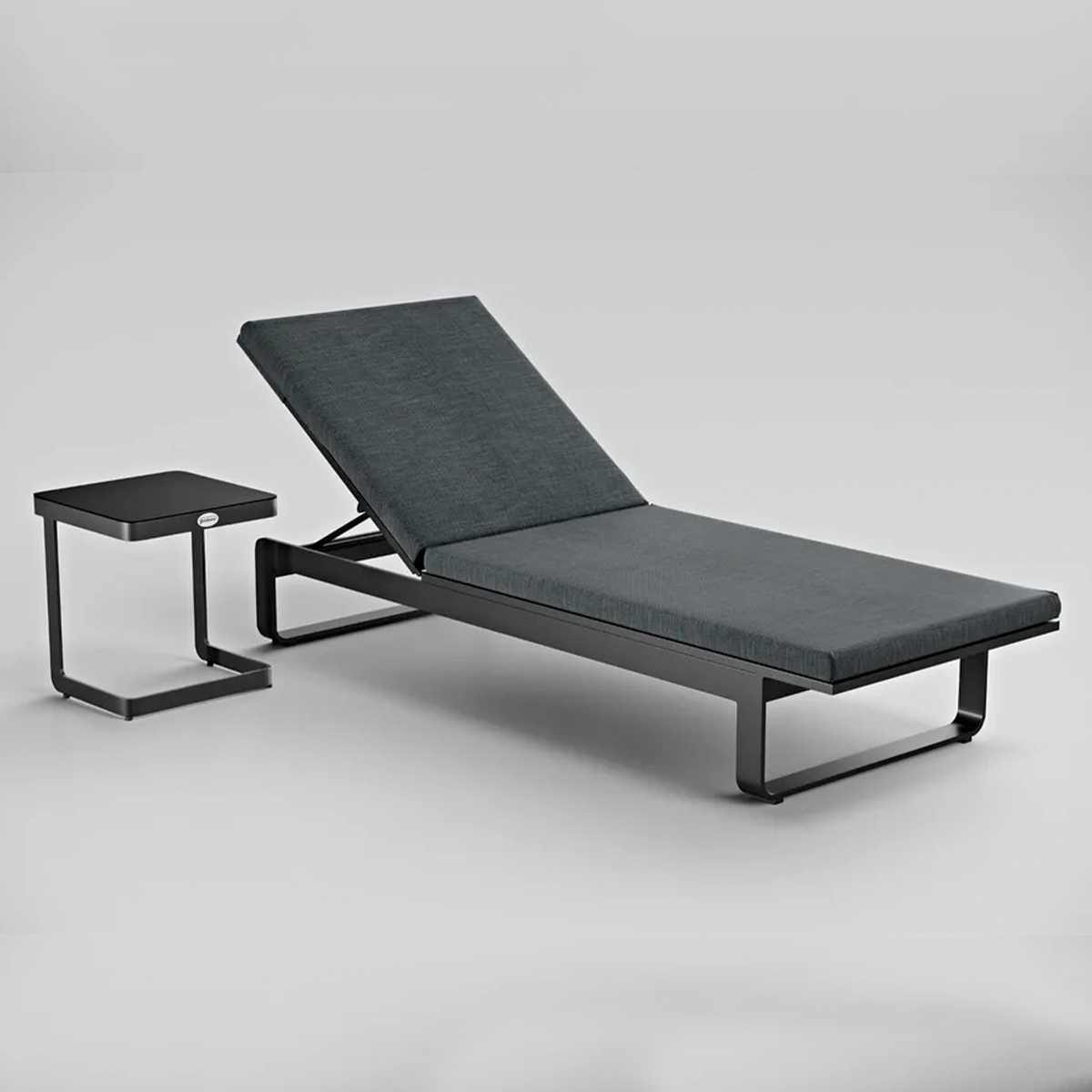 Изображение товара Шезлонг с подушкой складной Gardenini ЛОТ209 200 см x 70 см x 35 см алюминий темно-серый