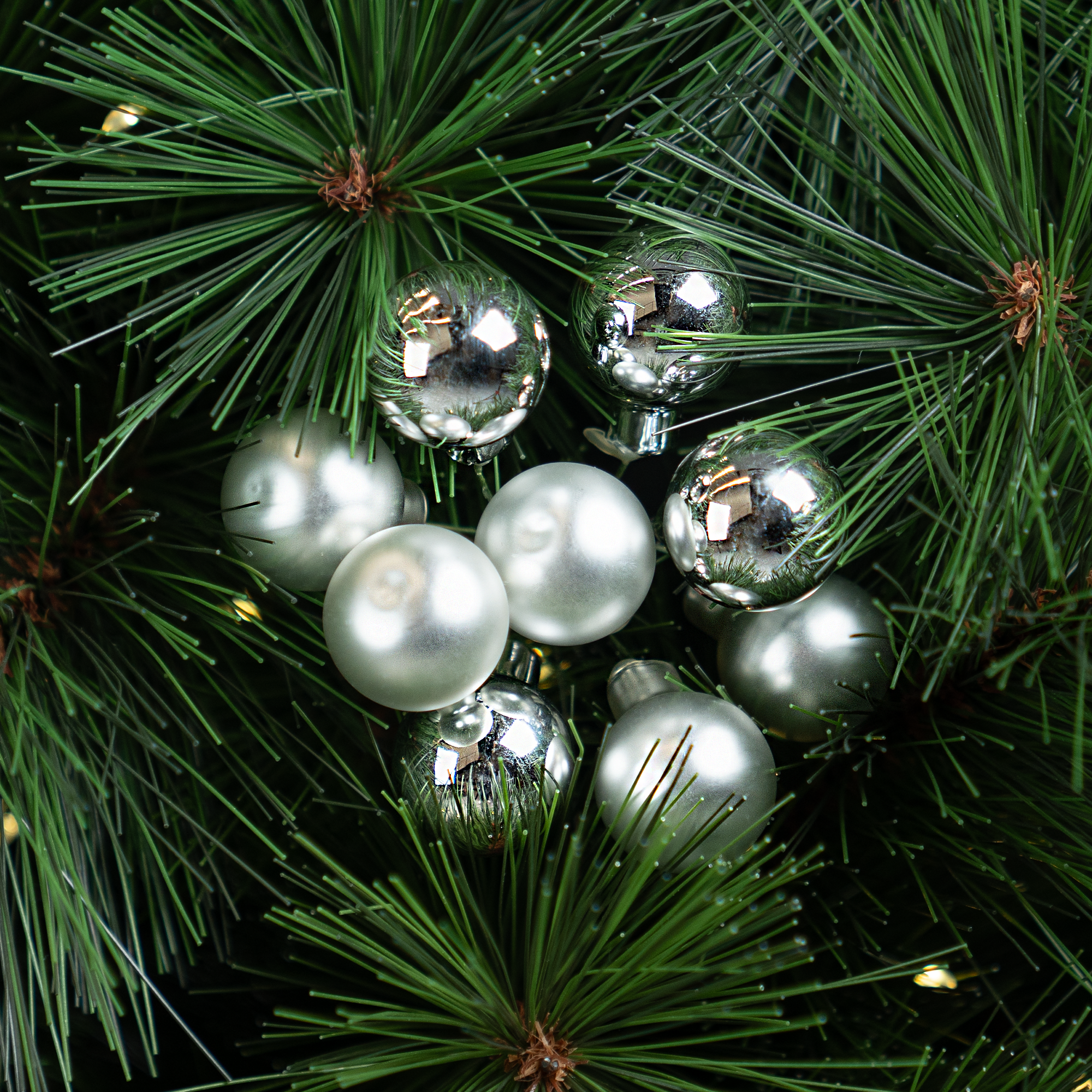 Изображение товара Украшение декоративное KREAFORTA Шары 2 см серый 10 шт.