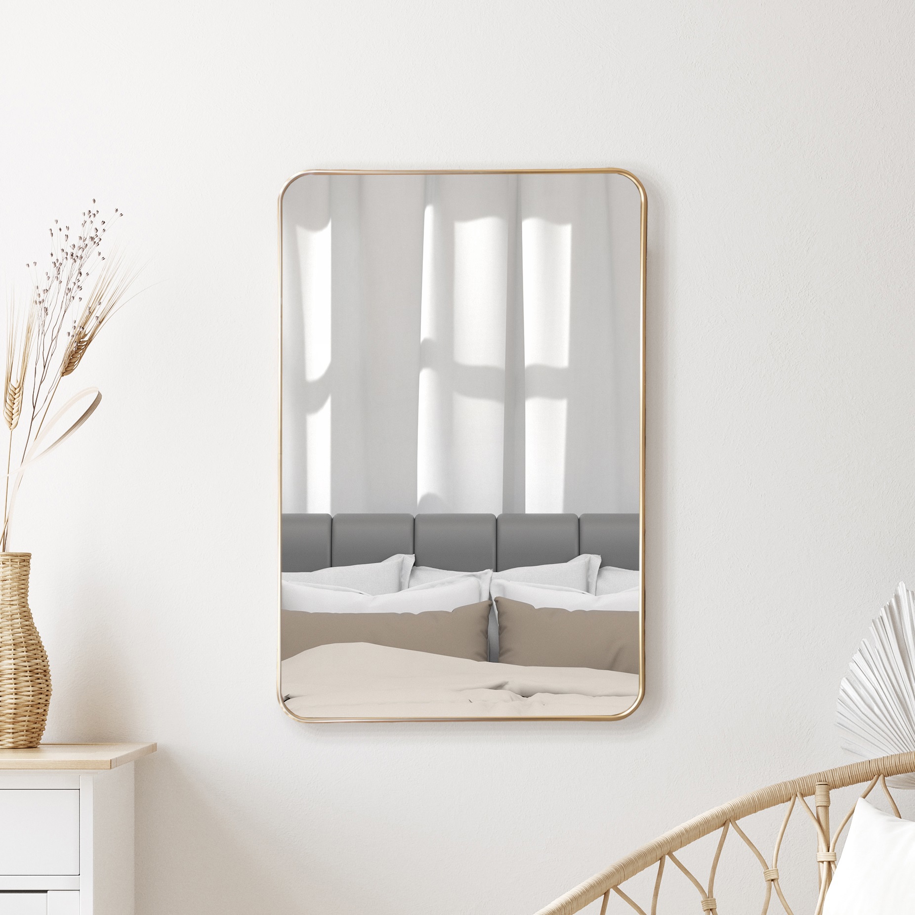 Изображение товара Интерьерное зеркало KREAFORTA Kamau 60x90 см золотое с рамой из металла