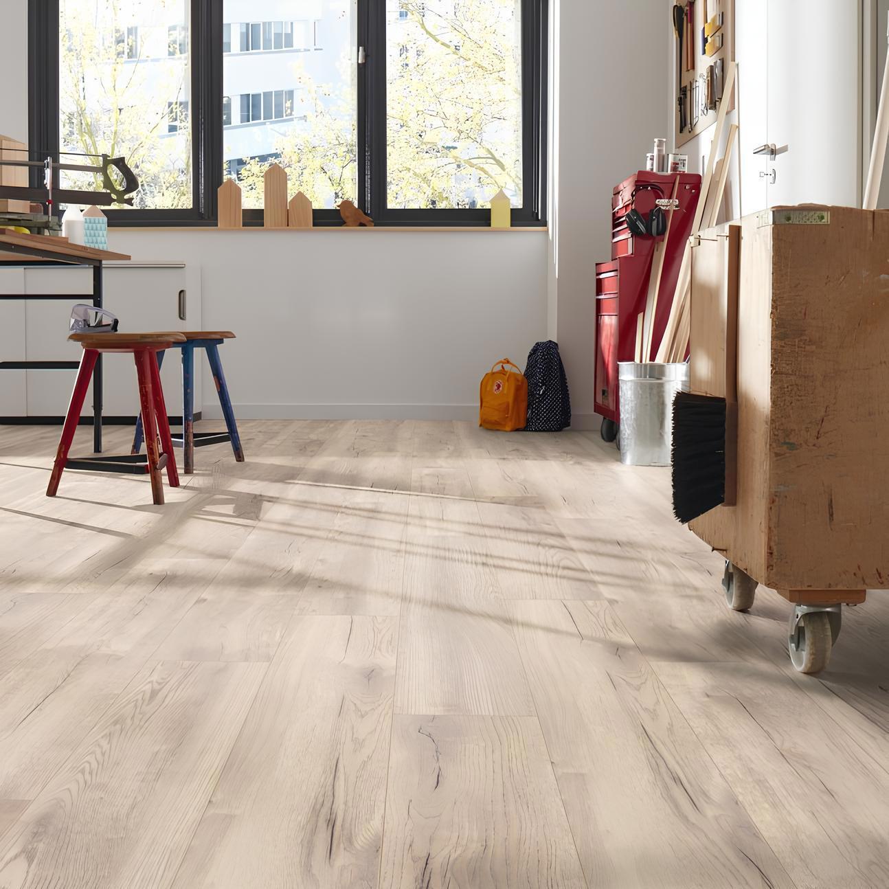 Изображение товара Ламинат AlixFloor Regista Дуб Мелоди 33 класс толщина 8 мм с фаской 2.109 м², цена за упаковку Изображение товара Ламинат AlixFloor Regista Дуб Мелоди 33 класс толщина 8 мм с фаской 2.109 м², цена за упаковку