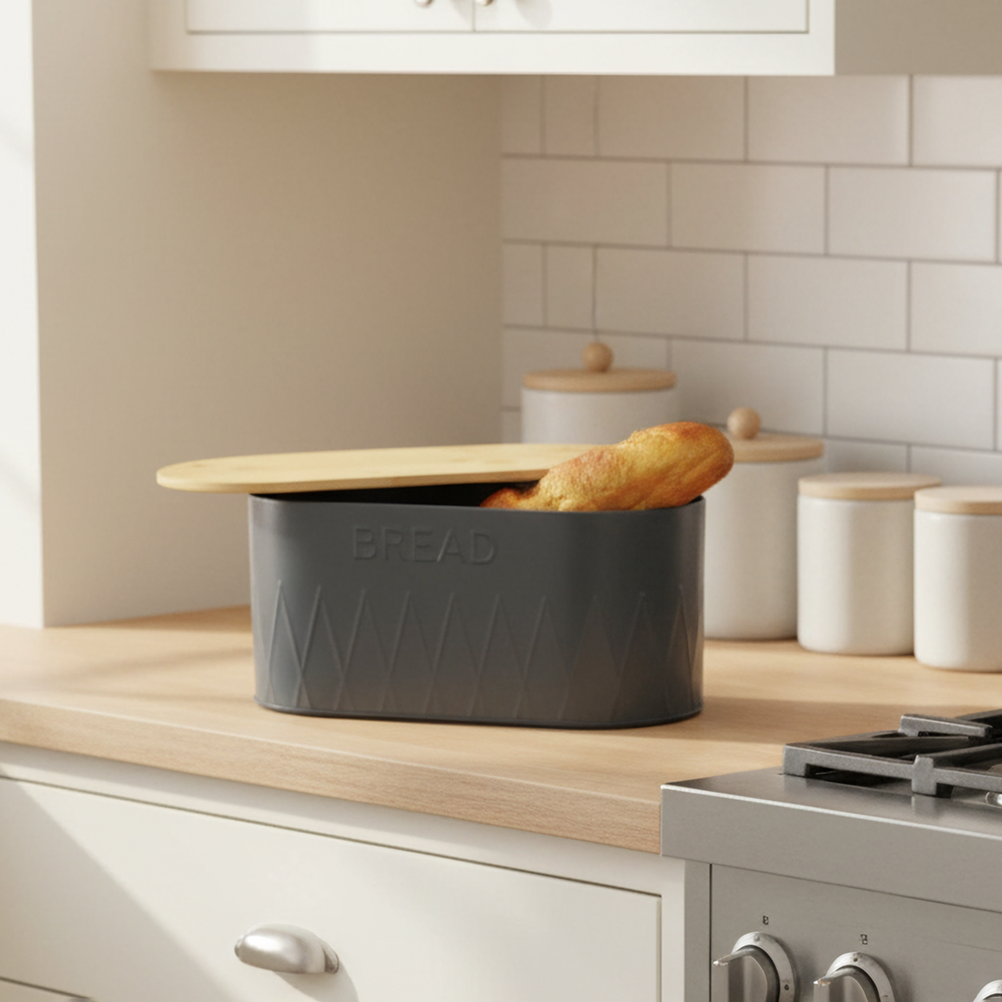 Изображение товара Хлебница Vidage VK2309Bl из металла и бамбука черная 15x17.6x33.5 см