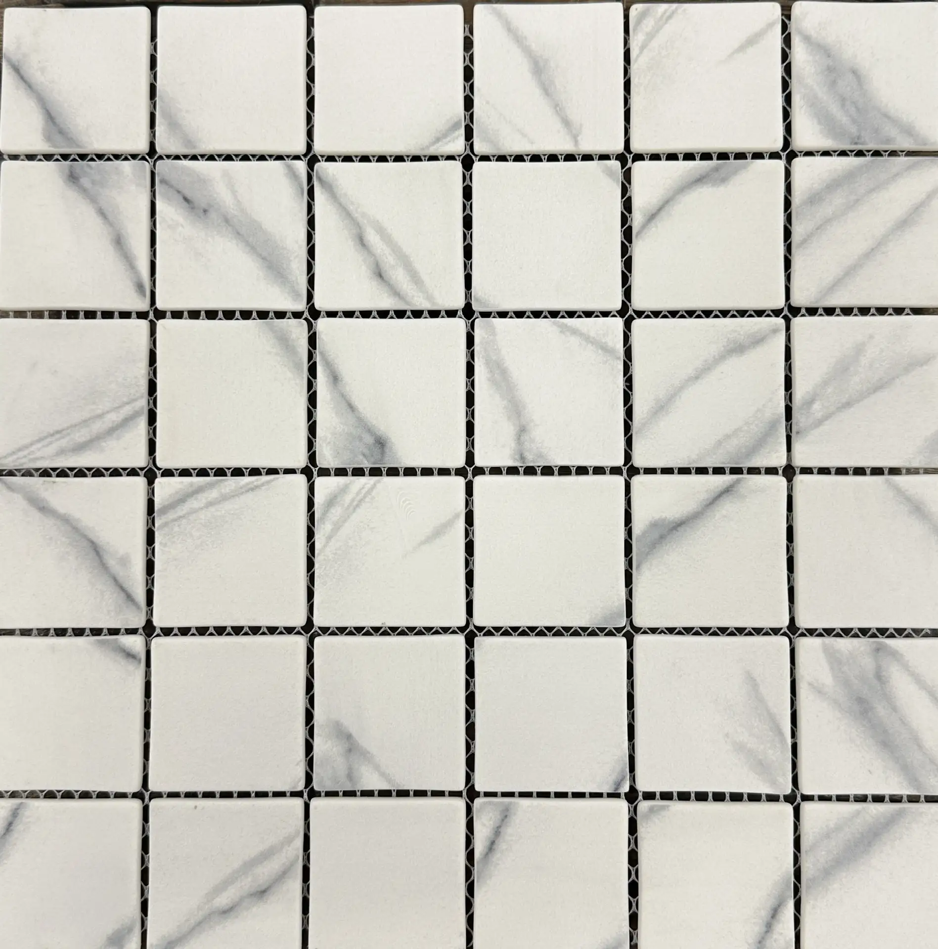 Изображение товара Стеклянная мозаика Pixmosaic PIX765 Soft Touch 30x30 см серый для ванн бассейнов и стен