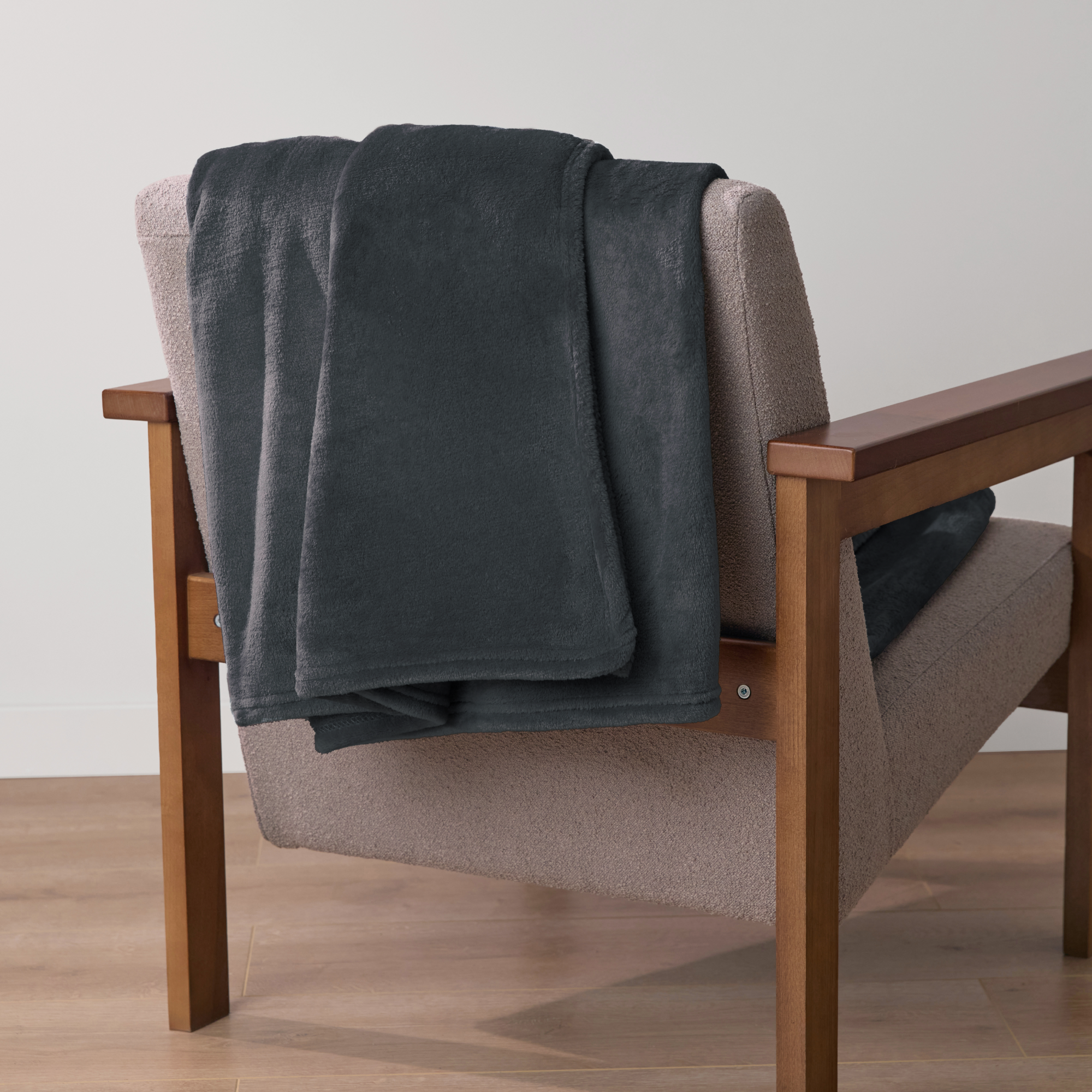 Изображение товара Плед Inspire Flandria 200x220 см микрофибра цвет графит Paris 2