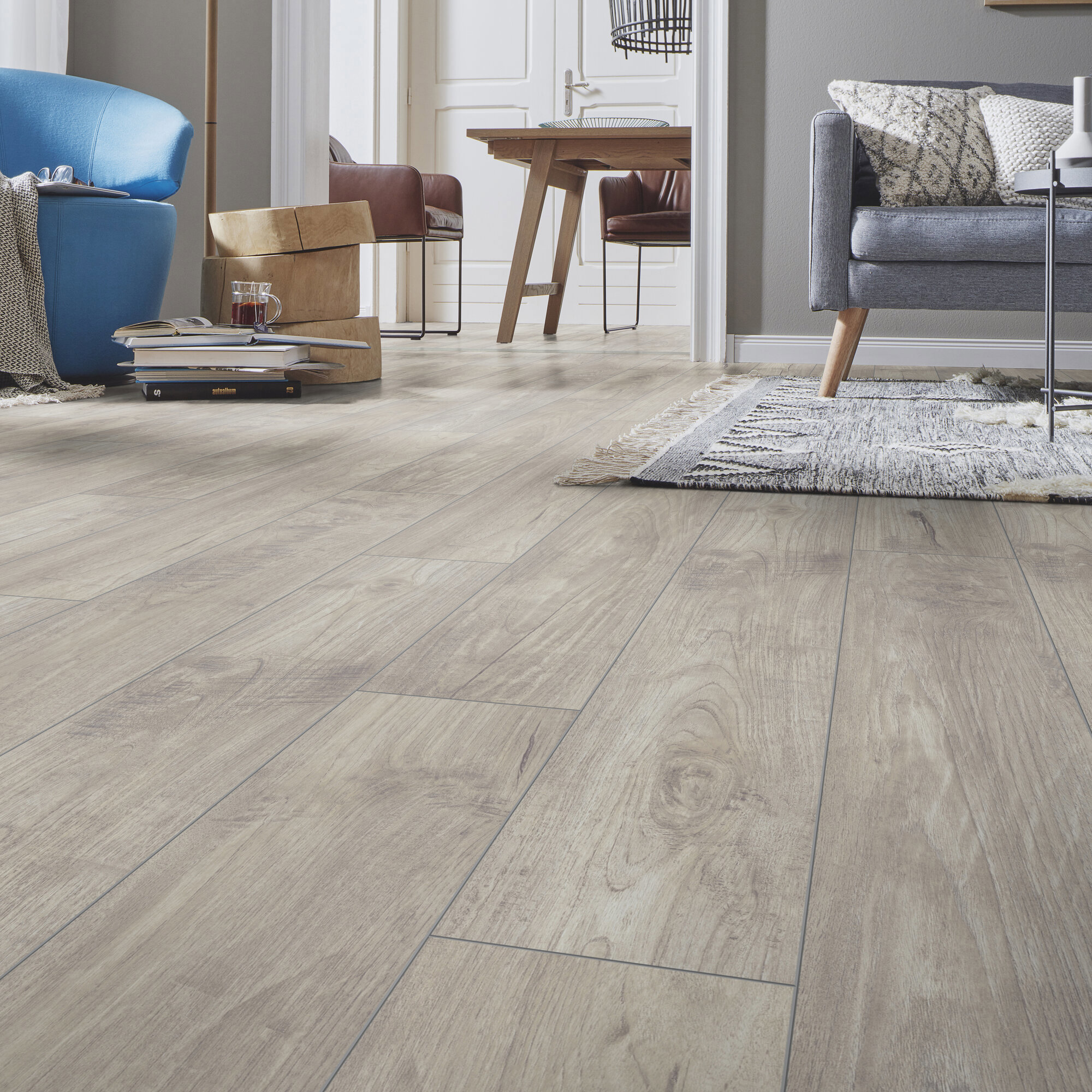 Изображение товара Ламинат Kronotex Exquisit Тик ностальгия бежевый D3241E 32 класс толщина 8 мм с фаской 2.131 м², цена за упаковку Изображение товара Ламинат Kronotex Exquisit Тик ностальгия бежевый D3241E 32 класс толщина 8 мм с фаской 2.131 м², цена за упаковку