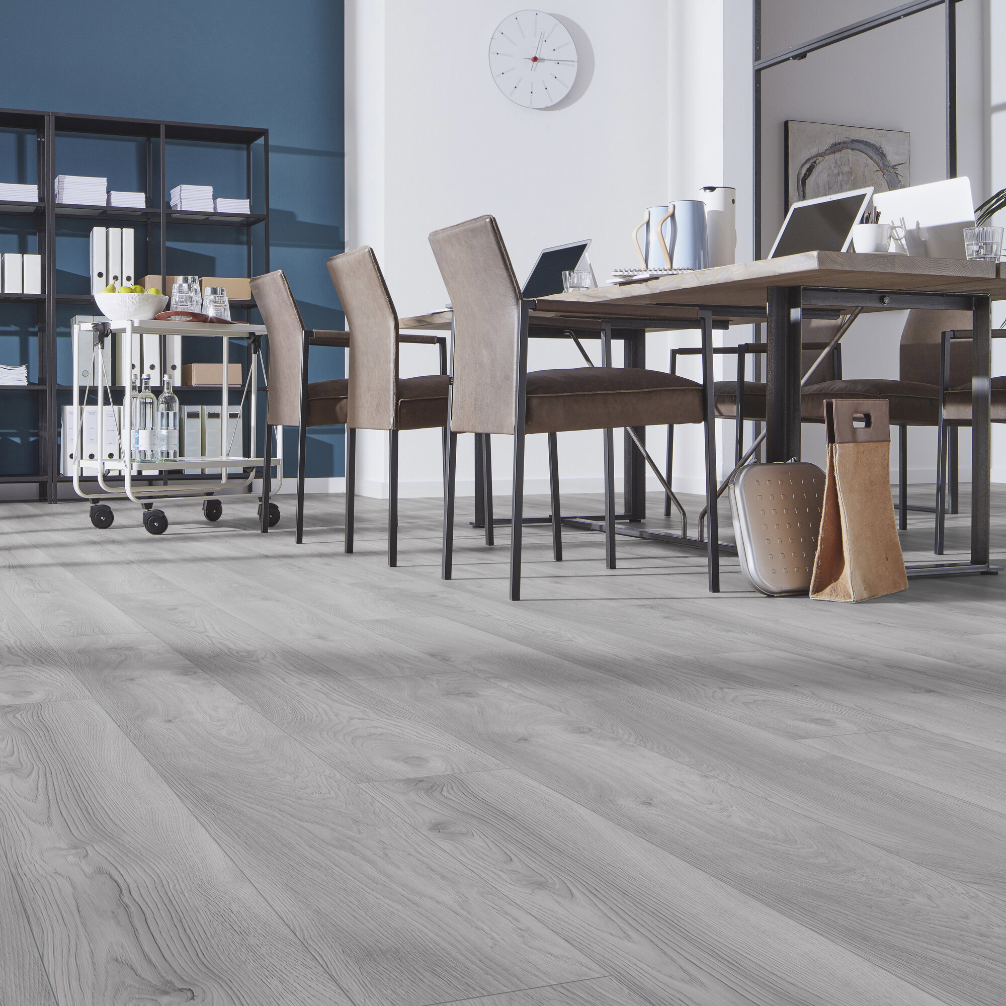 Изображение товара Ламинат Kronotex Дуб Макро светло-серый D3670 33 класс 12 мм фаска Изображение товара Ламинат Kronotex Дуб Макро светло-серый D3670 33 класс 12 мм фаска