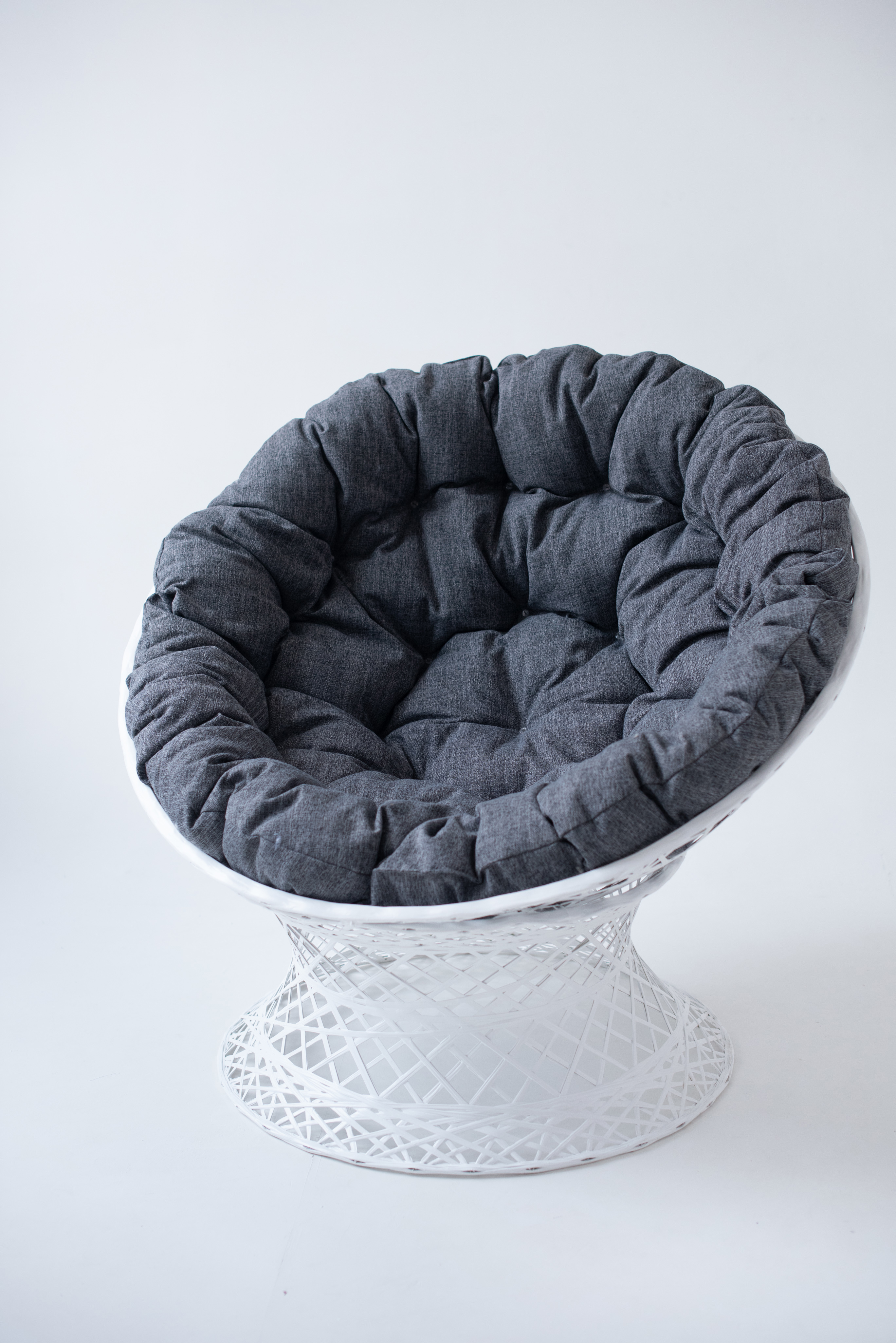 Изображение товара Садовое кресло Ajurio Papasan с подушкой, стильный и прочный дизайн Изображение товара Садовое кресло Ajurio Papasan с подушкой, стильный и прочный дизайн