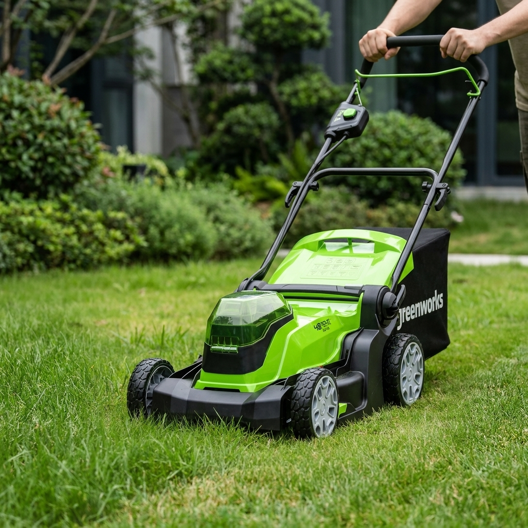 Изображение товара Аккумуляторная газонокосилка GreenWorks 2512607UD 48 В 41 см 2 аккумулятора