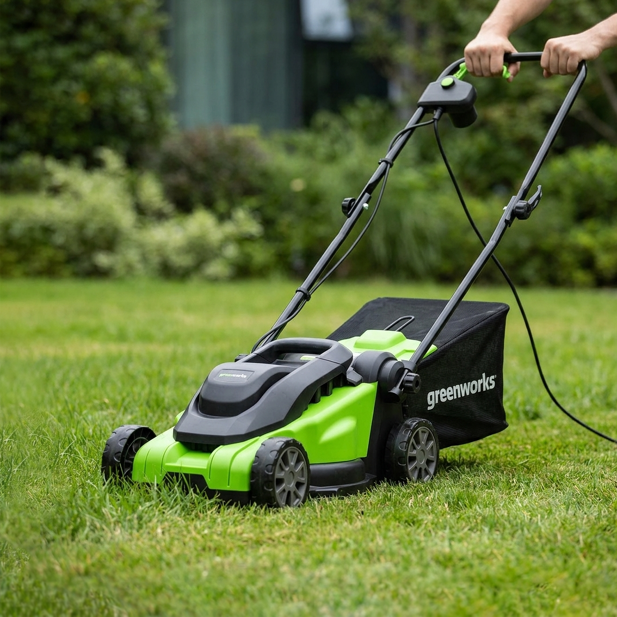 Изображение товара Газонокосилка электрическая Greenworks 2517807 1200 Вт 32 см компактная легкая